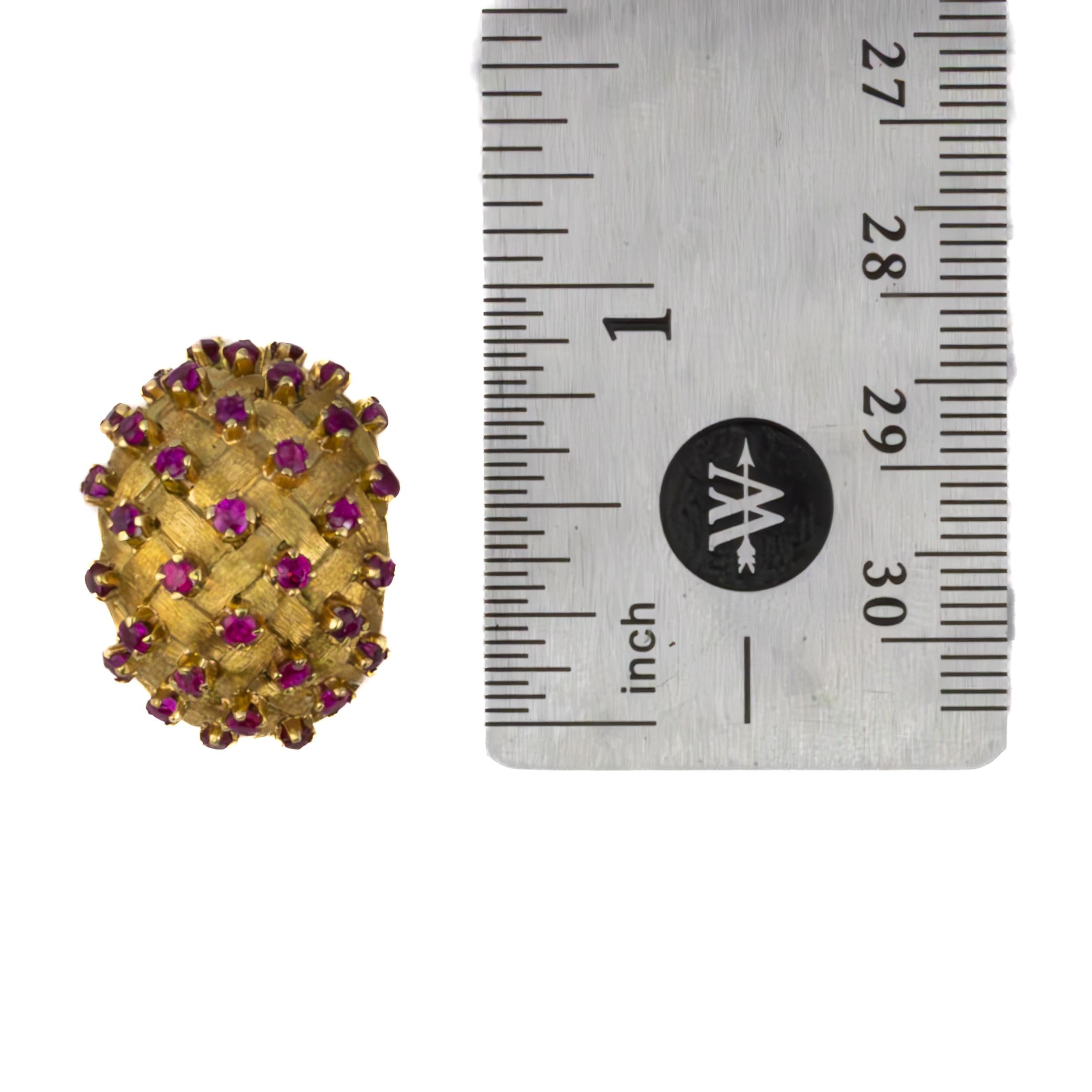 Taglio rotondo Tiffany & Co. Orecchini di rubini intrecciati in vendita