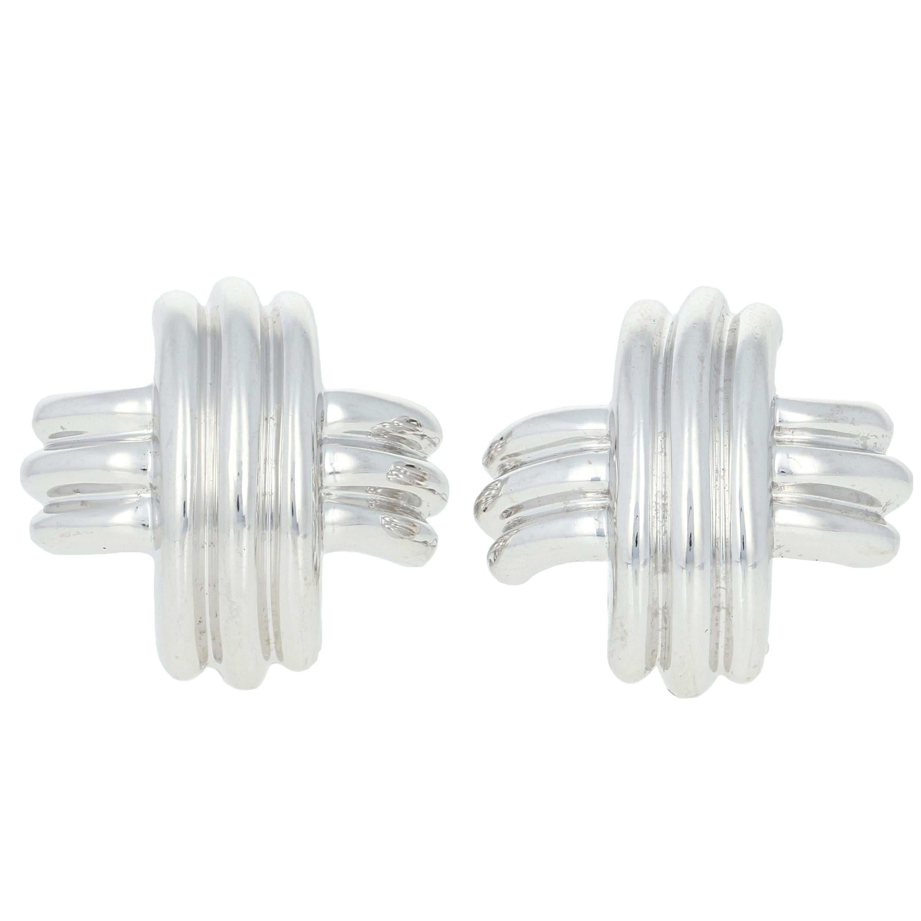 Authentic Tiffany and Co. 18 Karat White Gold Diamonds Heart Stud Earrings For Sale at 1stDibs