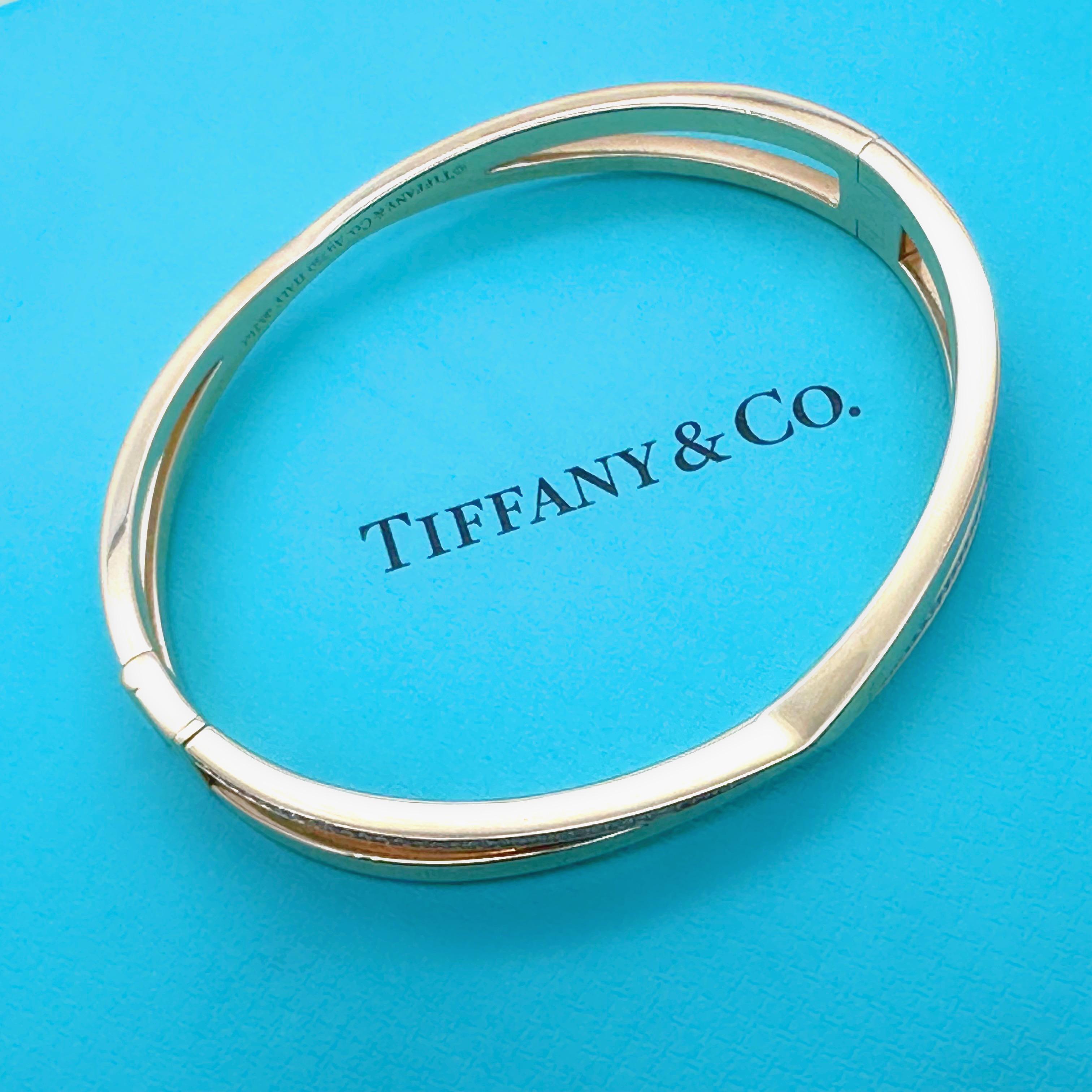Tiffany & Co. X Narrow Hinged Bangle in 18kt Rose Gold with Diamonds SZ MED In Excellent Condition For Sale In San Diego, CA