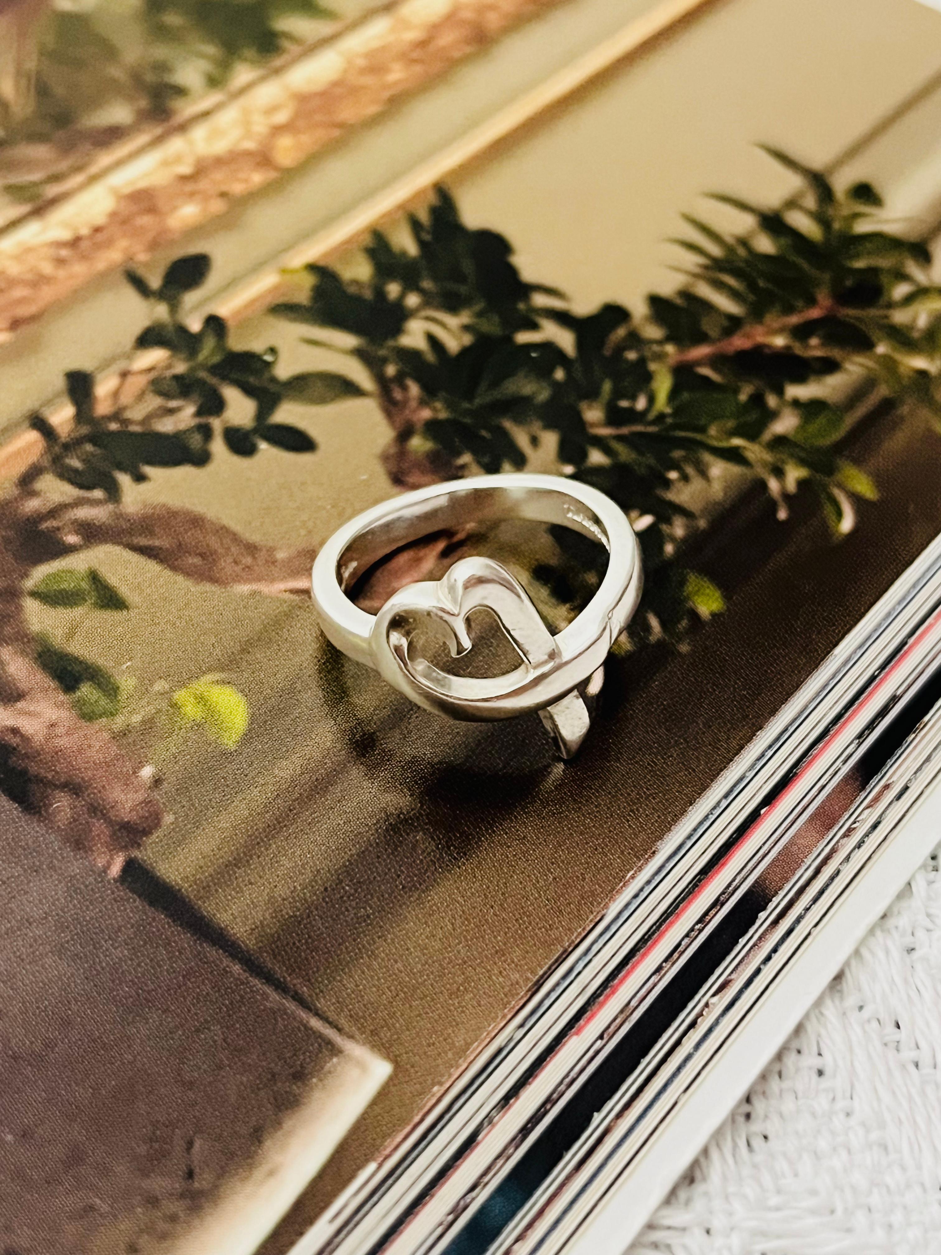 Tiffany & Co. x Paloma Picasso Silver 925 Heart Love Intertwined Ring 5 1/2 UK L In Excellent Condition For Sale In Wokingham, England