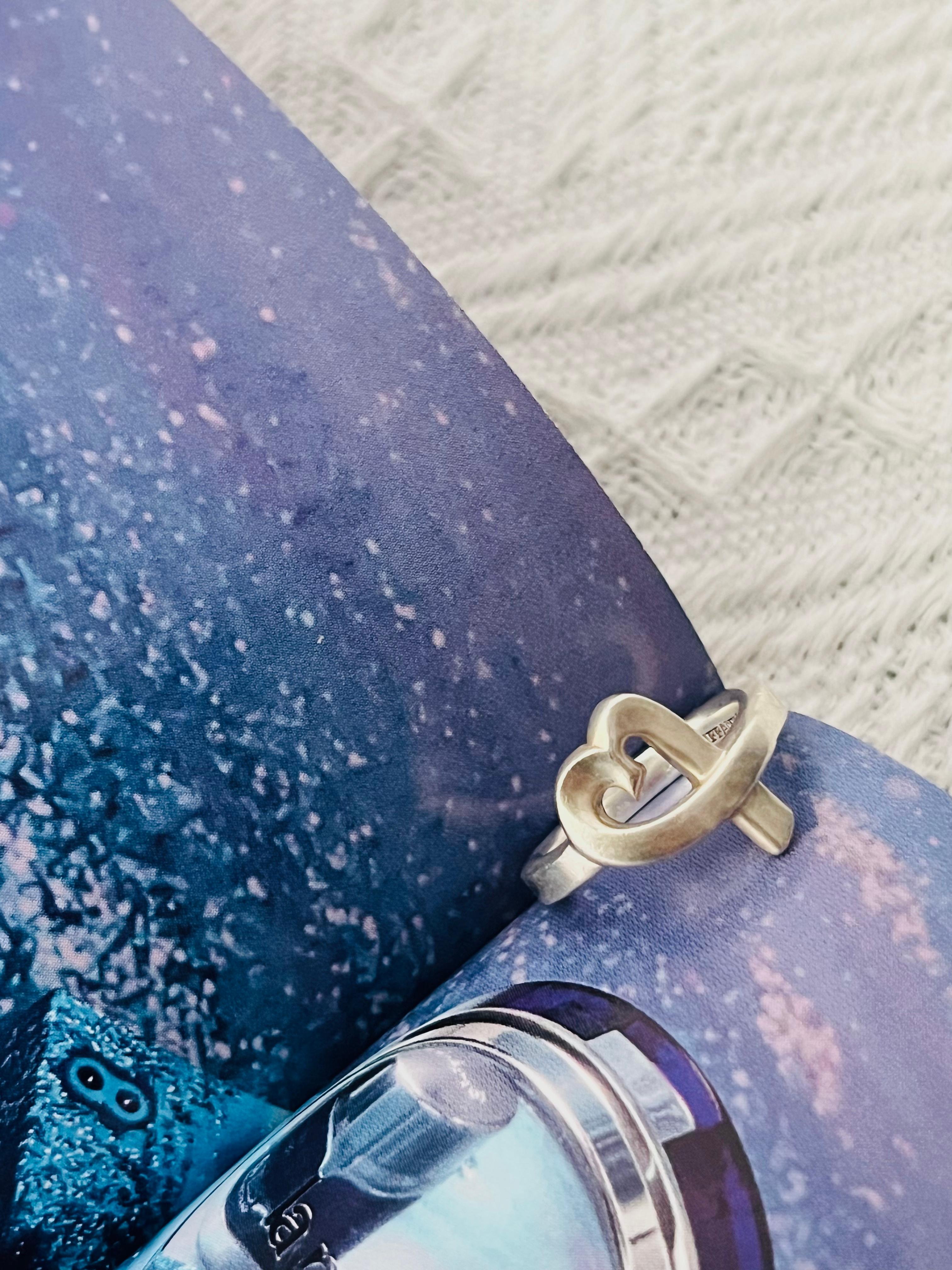 Tiffany & Co. x Paloma Picasso Silver 925 Heart Love Intertwined Ring, US 5 UK K

Very good condition. 100% Genuine.

Very beautiful ring. Very rare to find. Signed inside. Vintage.

Material: Sterling silver. 

UK size: K.

Weight: 5 g.

_ _