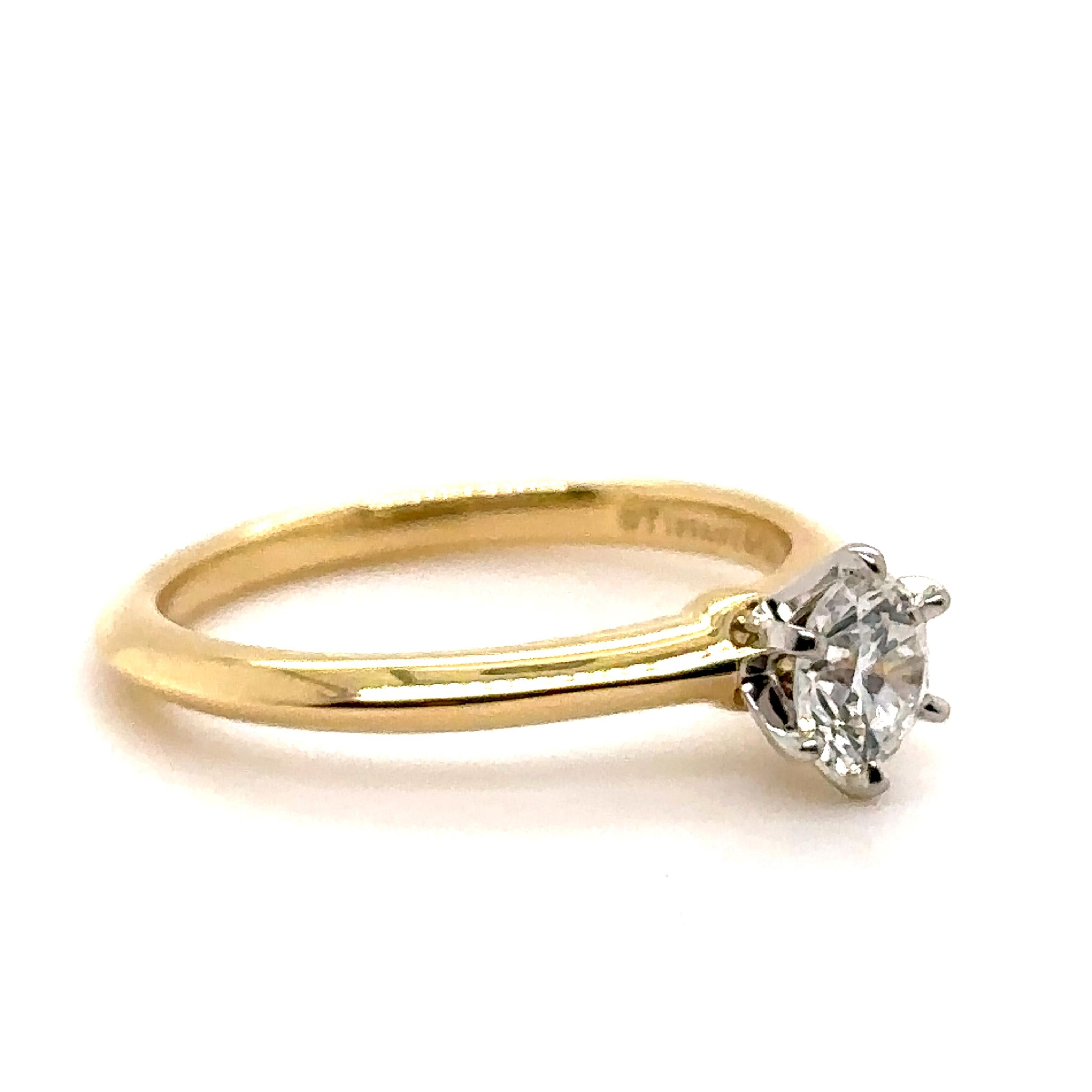 A ladies, Tiffany & Co, diamond engagement Ring

Diamond engagement ring. Made of 18 kt Yellow Gold and Platinum, weighing 3.05 gm. Stamped: Tiffany & Co. Au 750 Pt 950 68740088.

Set with a Round, brilliant cut Diamond, colour I, and clarity VS1.