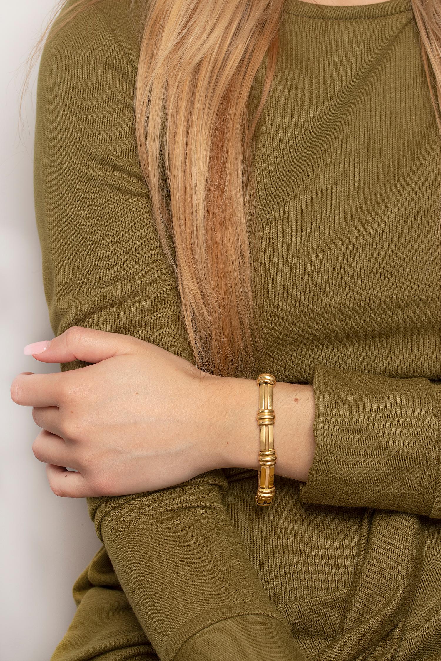 Women's or Men's Tiffany & Co Yellow Gold Atlas Bracelet, c.1990s For Sale
