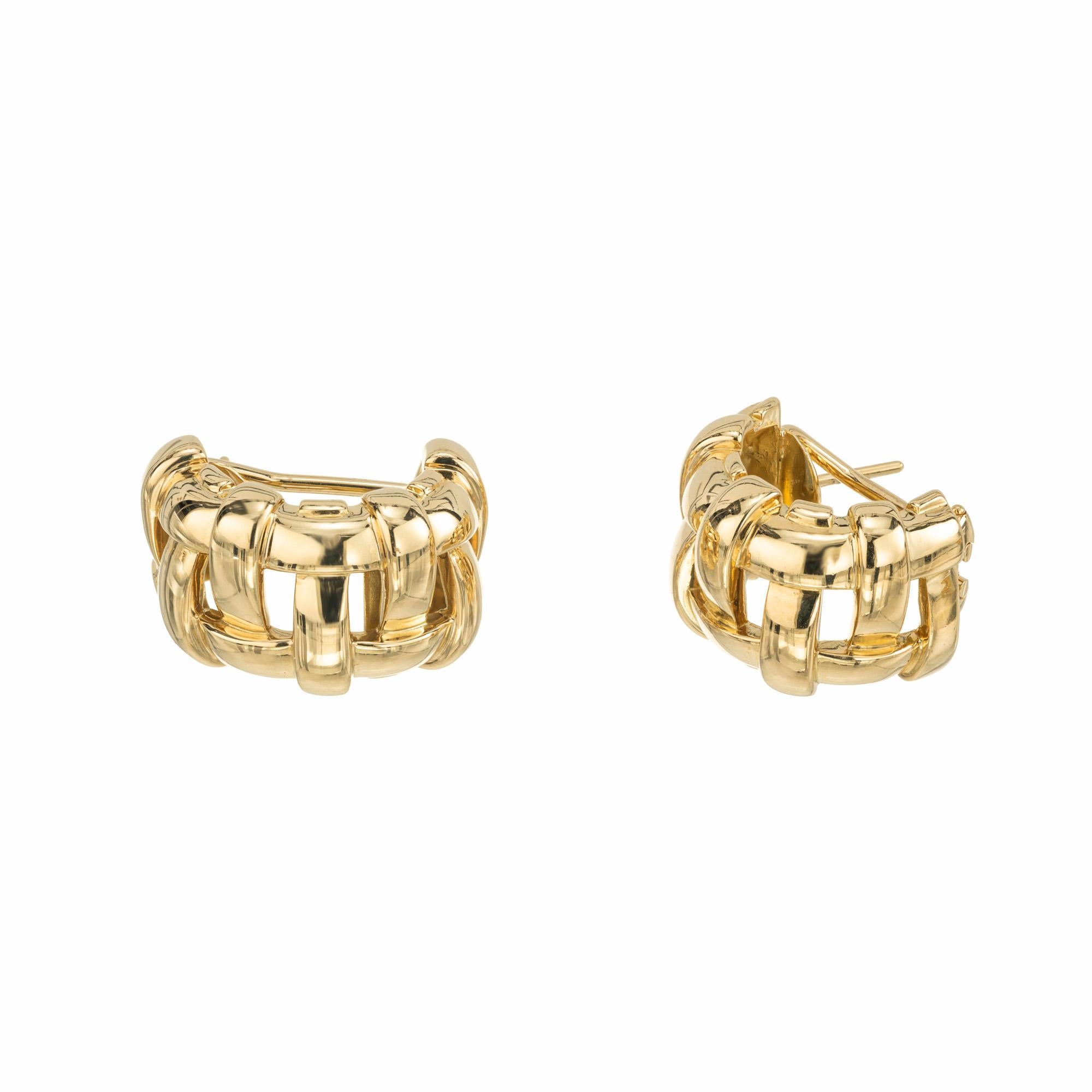 Tiffany & Co. Boucles d'oreilles à clip en or jaune et tressage de paniers Excellent état - En vente à Stamford, CT