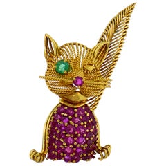 Tiffany & Co. Yellow Gold Cat Brooch Pin Clip with Ruby and Emerald, 1960s