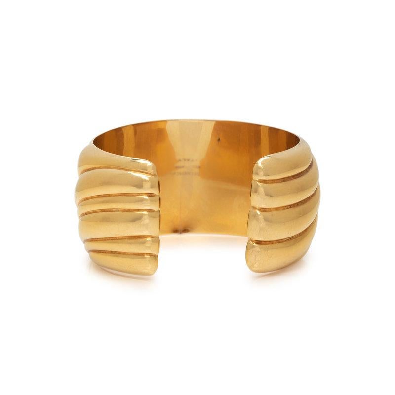 Tiffany & Co. Bracelet manchette en or jaune Bon état - En vente à New York, NY