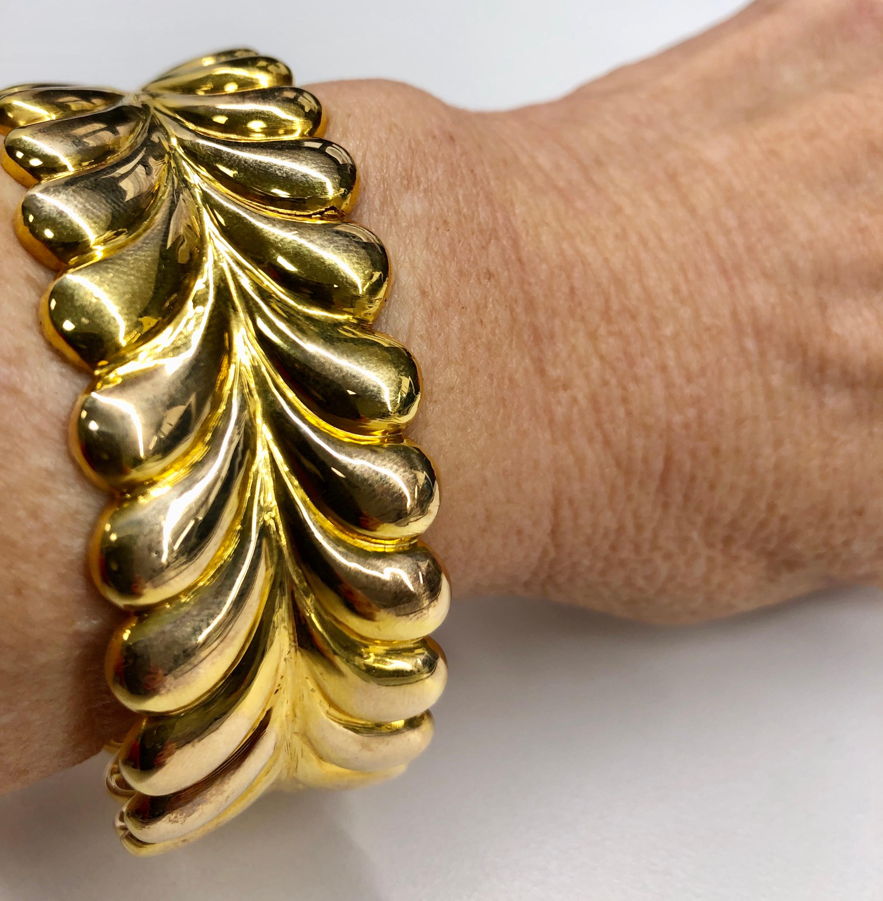 Tiffany & Co. 14K Gold Cuff Bracelet In Good Condition In Houston, TX