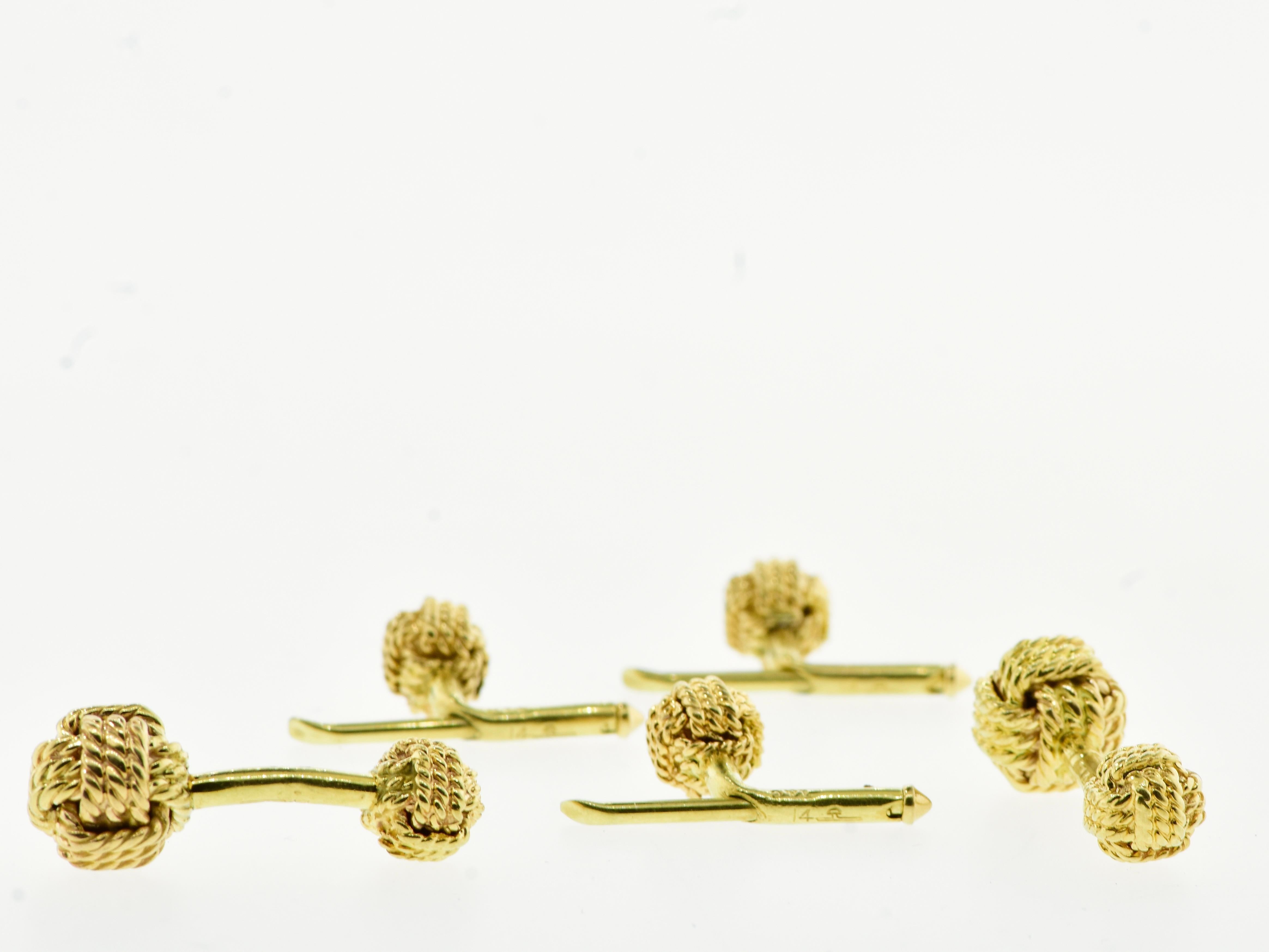 Tiffany & Co. Ensemble manchette et clous en or jaune à motif de nœud d'amour, vintage, vers 1970 en vente 5