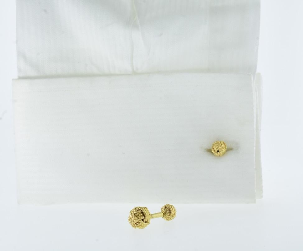 Contemporary Tiffany & Co. Yellow Gold Cuff & Stud Set in a Love Knot Motif, Vintage, c. 1970 For Sale