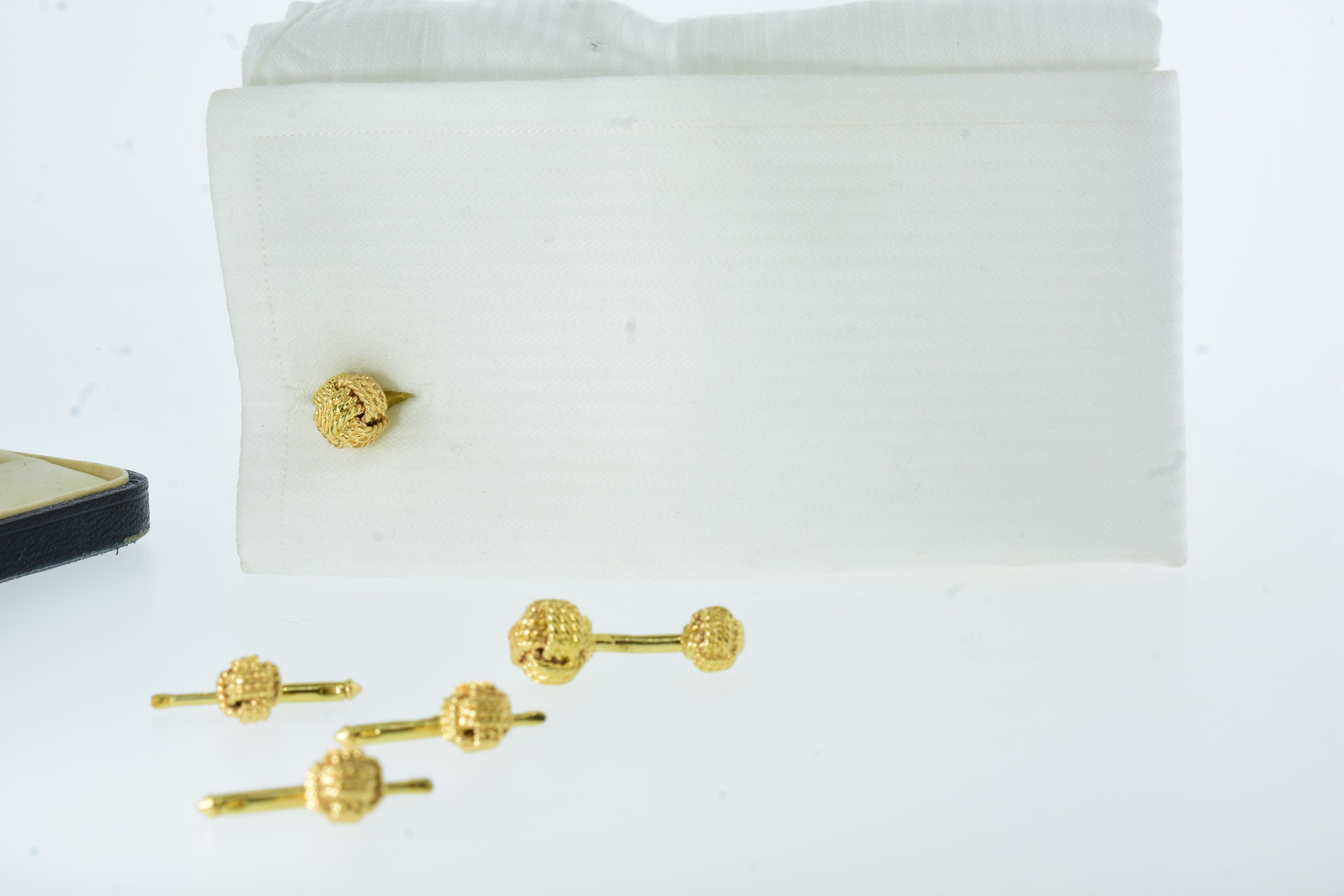 Tiffany & Co. Ensemble manchette et clous en or jaune à motif de nœud d'amour, vintage, vers 1970 en vente 2