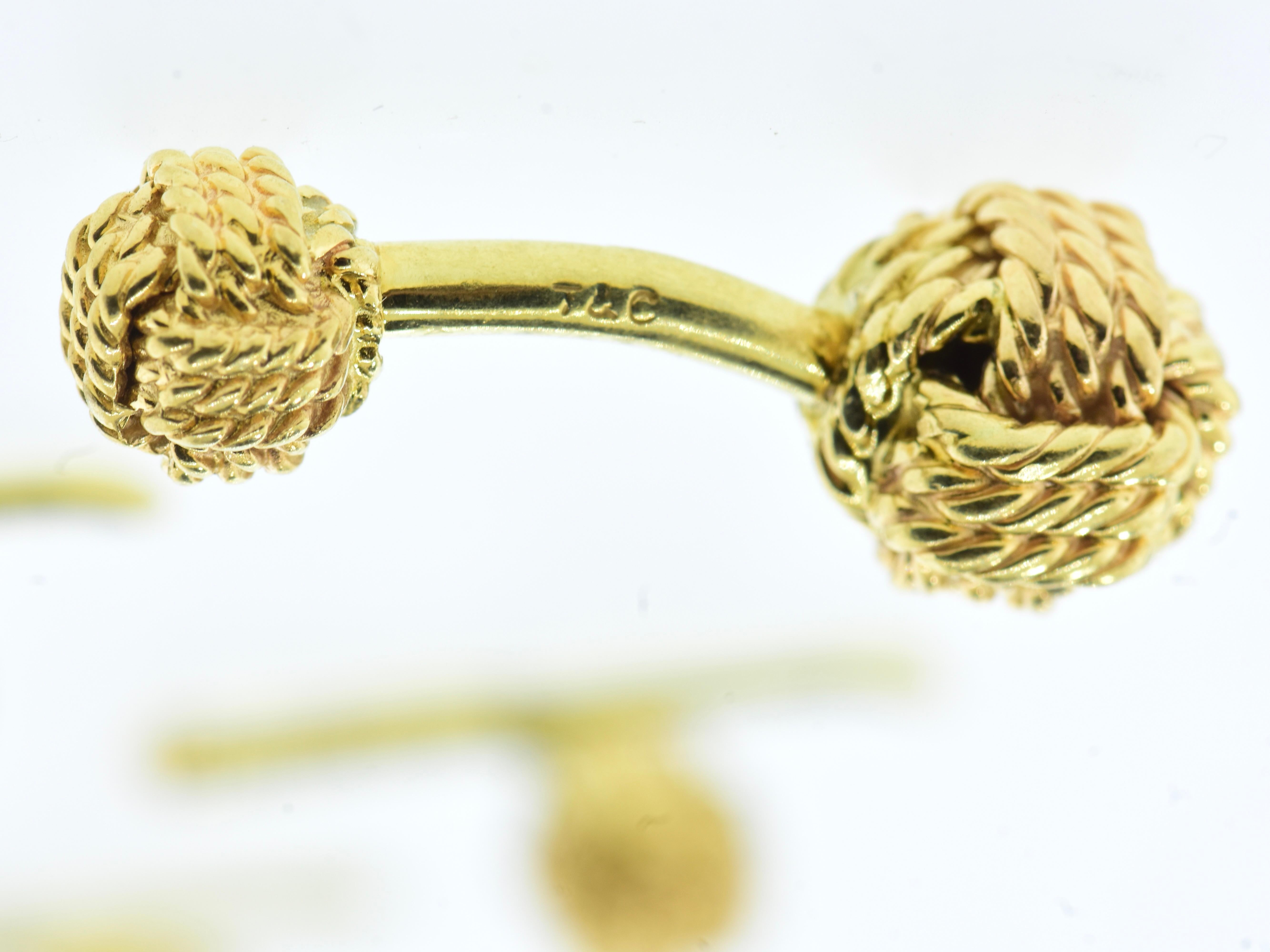 Tiffany & Co. Ensemble manchette et clous en or jaune à motif de nœud d'amour, vintage, vers 1970 en vente 4