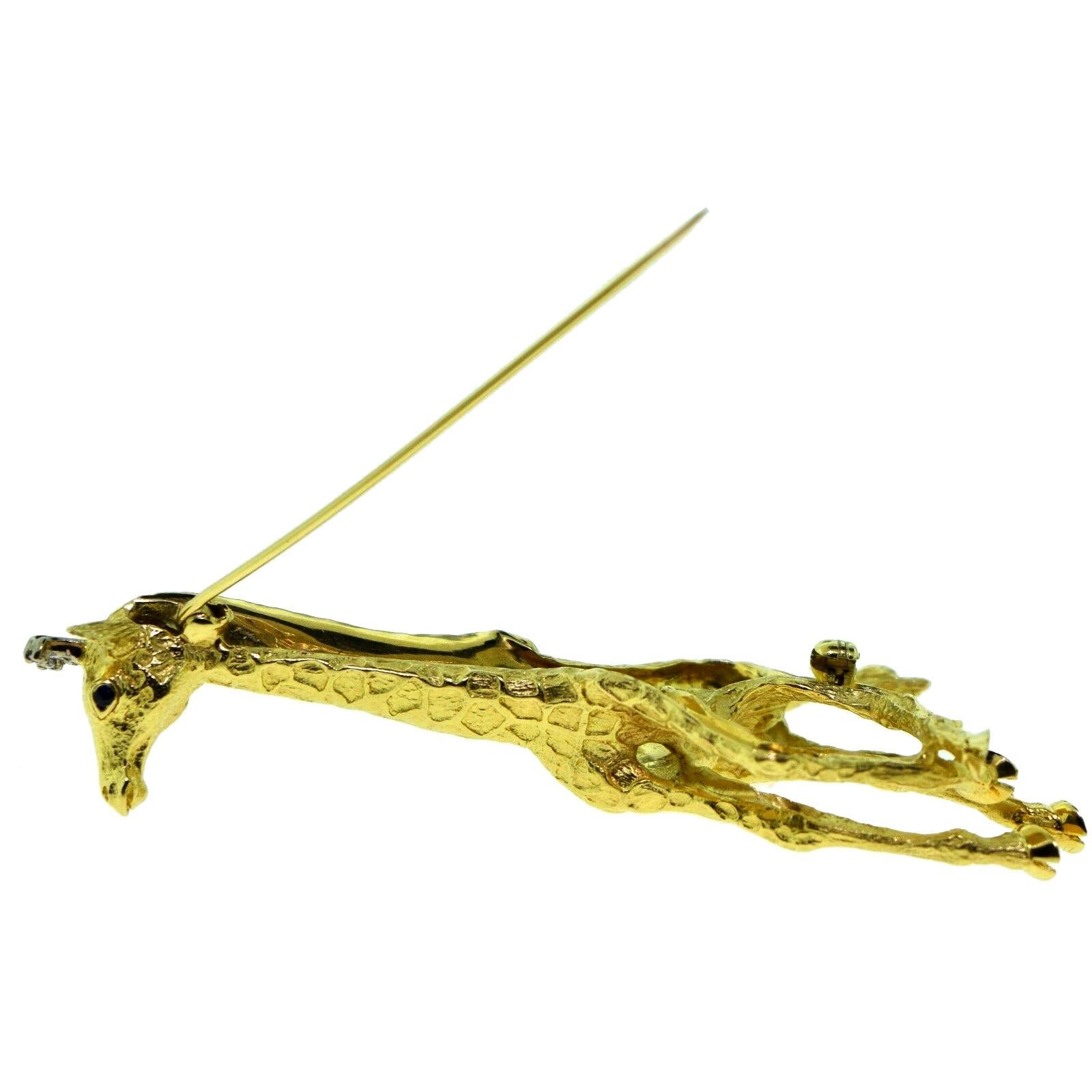 Tiffany & Co. Yellow Gold Diamond and Sapphire Giraffe Brooch Pin, 1991 In Good Condition For Sale In Miami, FL