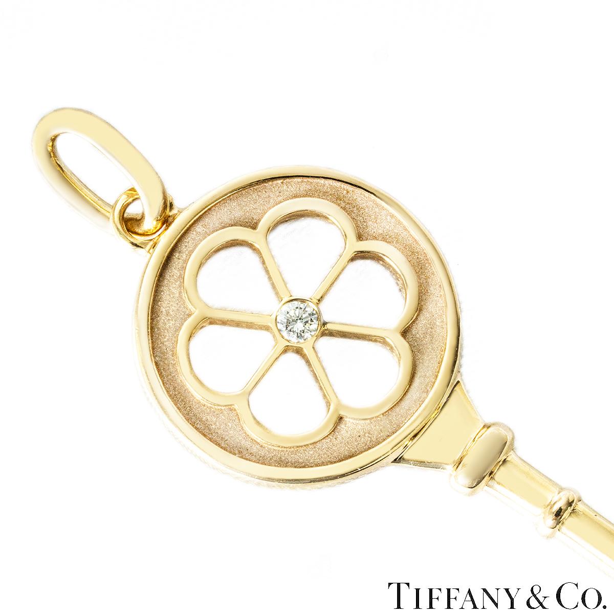 Tiffany & Co. Ciondolo a forma di chiave con fiore di diamante in oro giallo In condizioni ottime in vendita a Mayfair, London, London