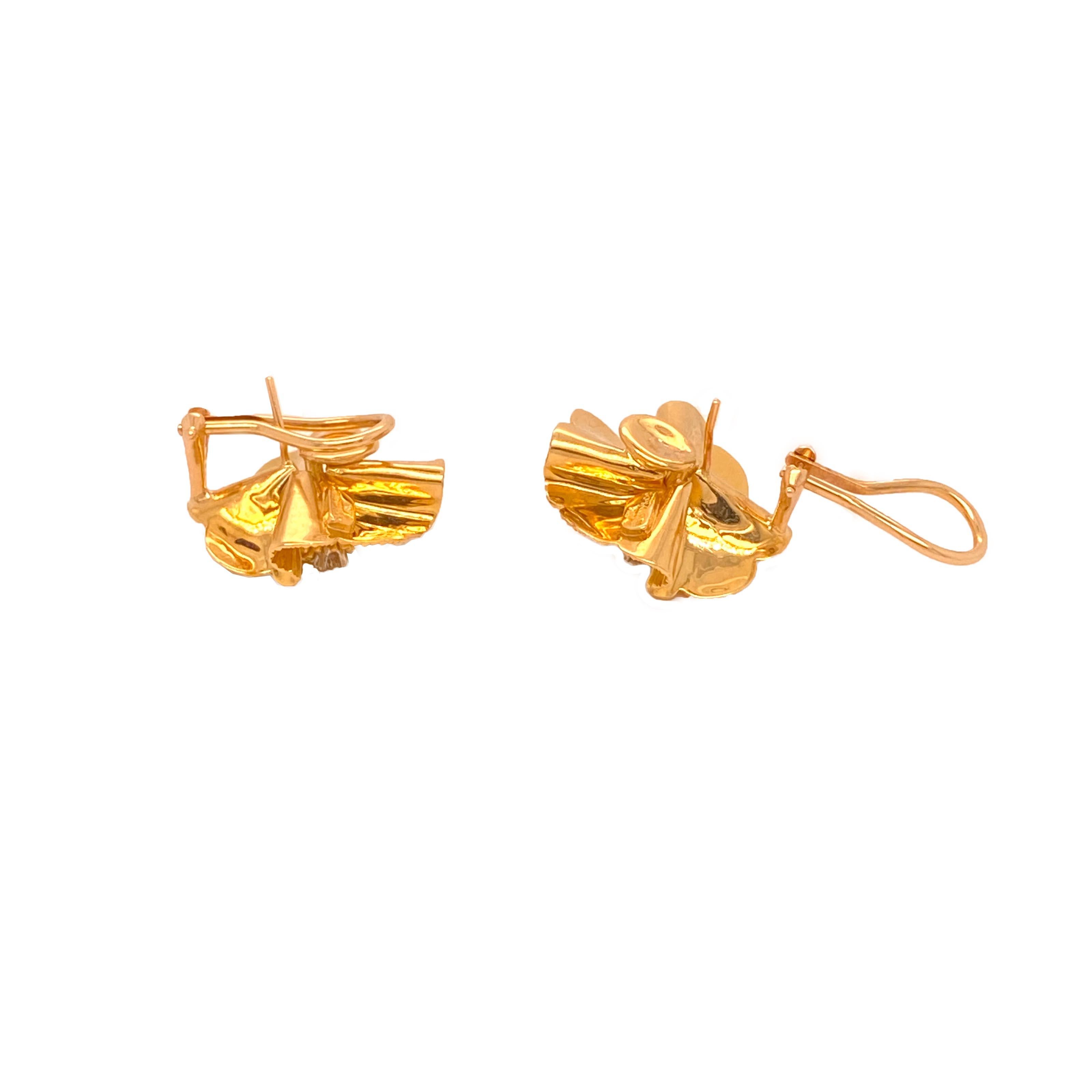 Tiffany & Co. Yellow Gold and Diamond Flower Earrings, Signed In Excellent Condition In Miami, FL