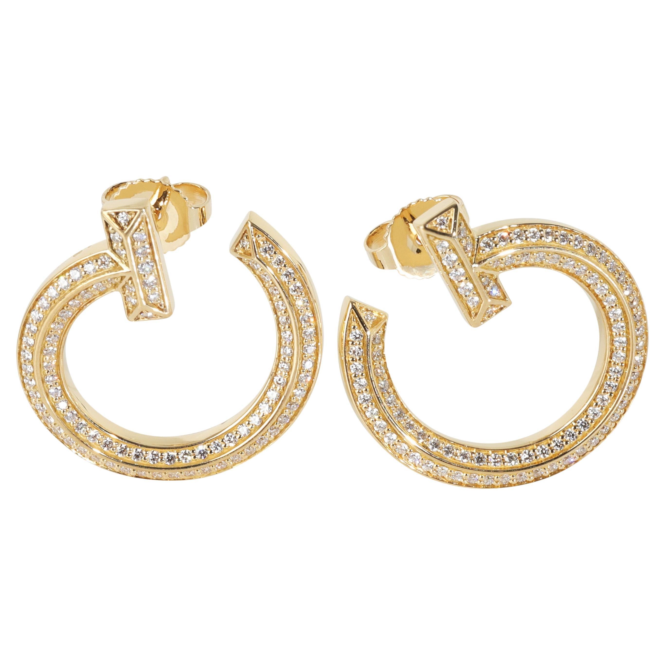 Tiffany
Co. Boucles d
oreilles ouvertes en or jaune avec diamants Tiffany T T1