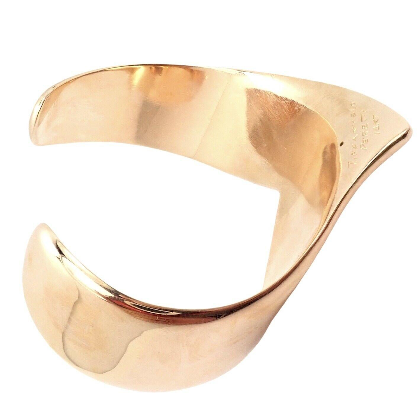 Tiffany & Co Yellow Gold Elsa Peretti V Cuff Bangle Bracelet In Excellent Condition In Holland, PA