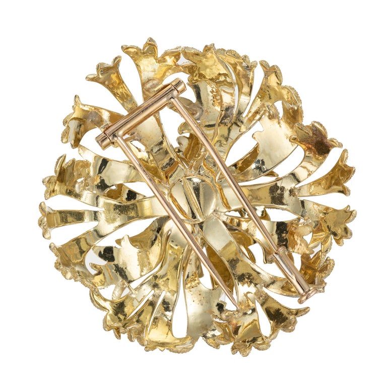 Tiffany & Co Yellow Gold En Tremblant Leaf Brooch In Good Condition For Sale In Stamford, CT