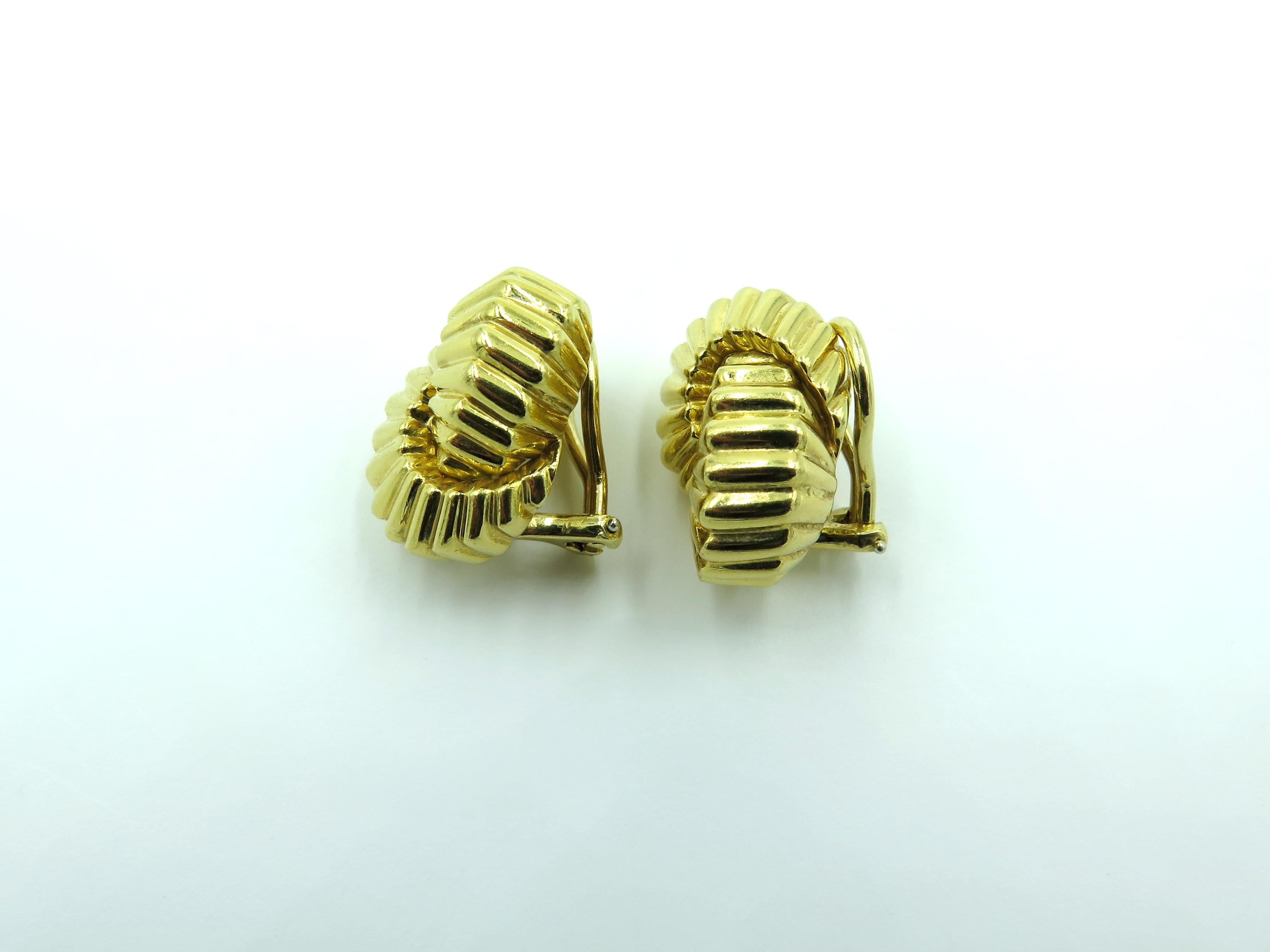 Tiffany & Co., Yellow Gold Fluted Knot Earrings In Excellent Condition In New York, NY