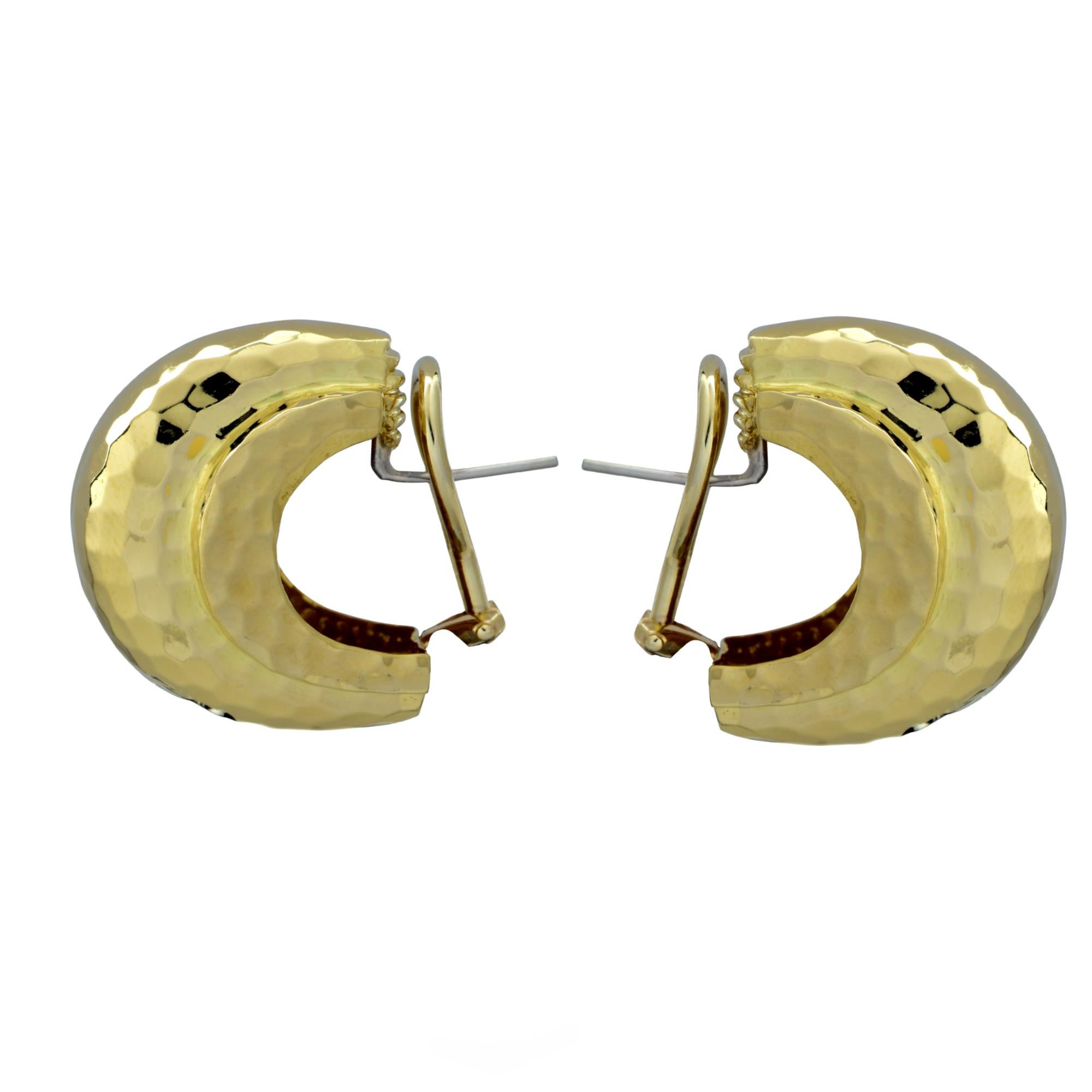 Fabulous 18 karat yellow gold Tiffany & Co.  hoop earrings featuring a modernistic hammered finish. These chic earrings measure 24.14mm x 17.84mm. Currently they are for pierced ears but, can be converted to clip-ons easily.

Our pieces are all