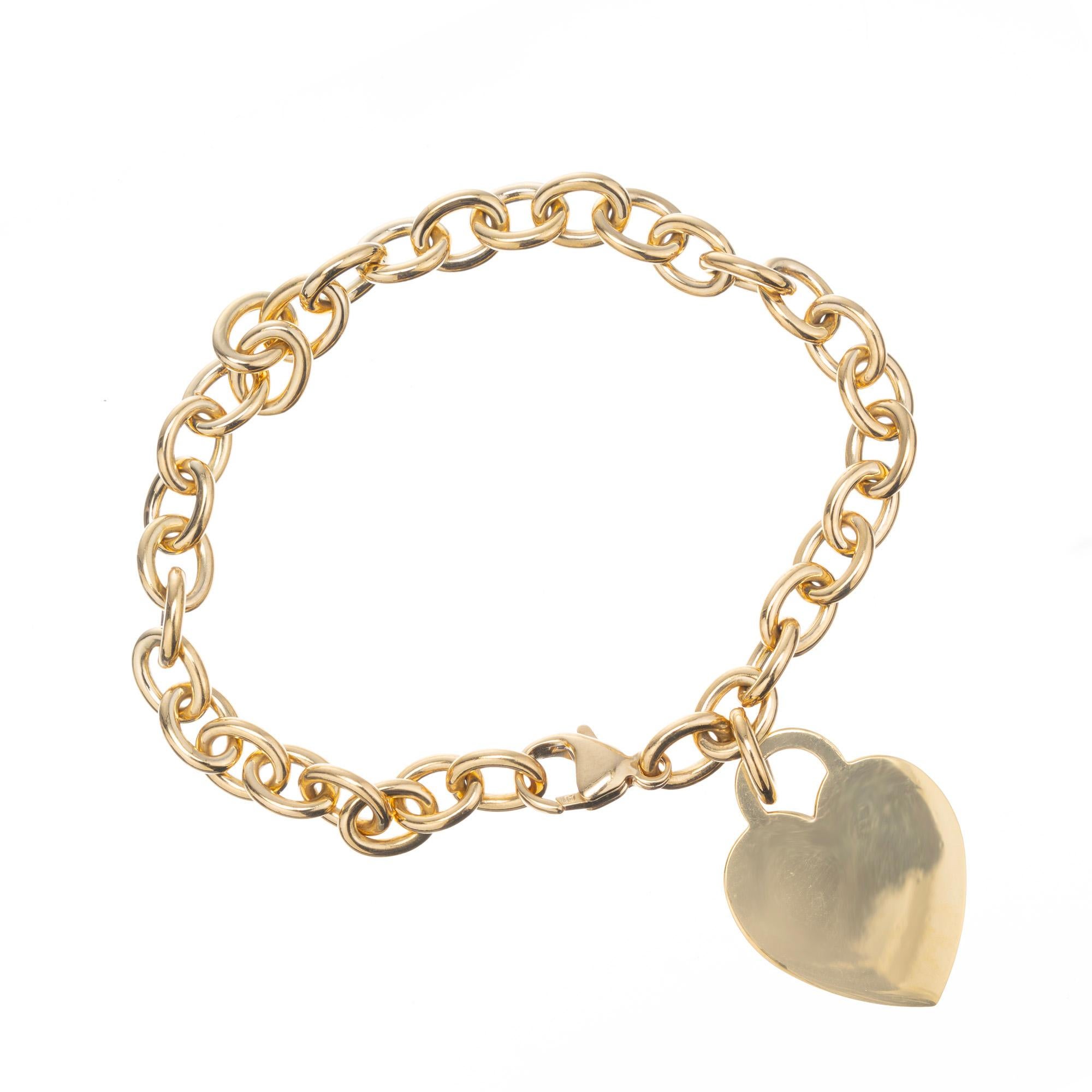 Tiffany & Co heart tag bracelet in solid 18k gold. Classic tiffany charm link bracelet. 7.25 inches in length with a Tiffany & Co. stamped heat dangle. 

18k yellow gold 
Stamped: 750 (charm)
Hallmark: Tiffany + Co 
Chain Stamped: 750
27.4 grams
Top