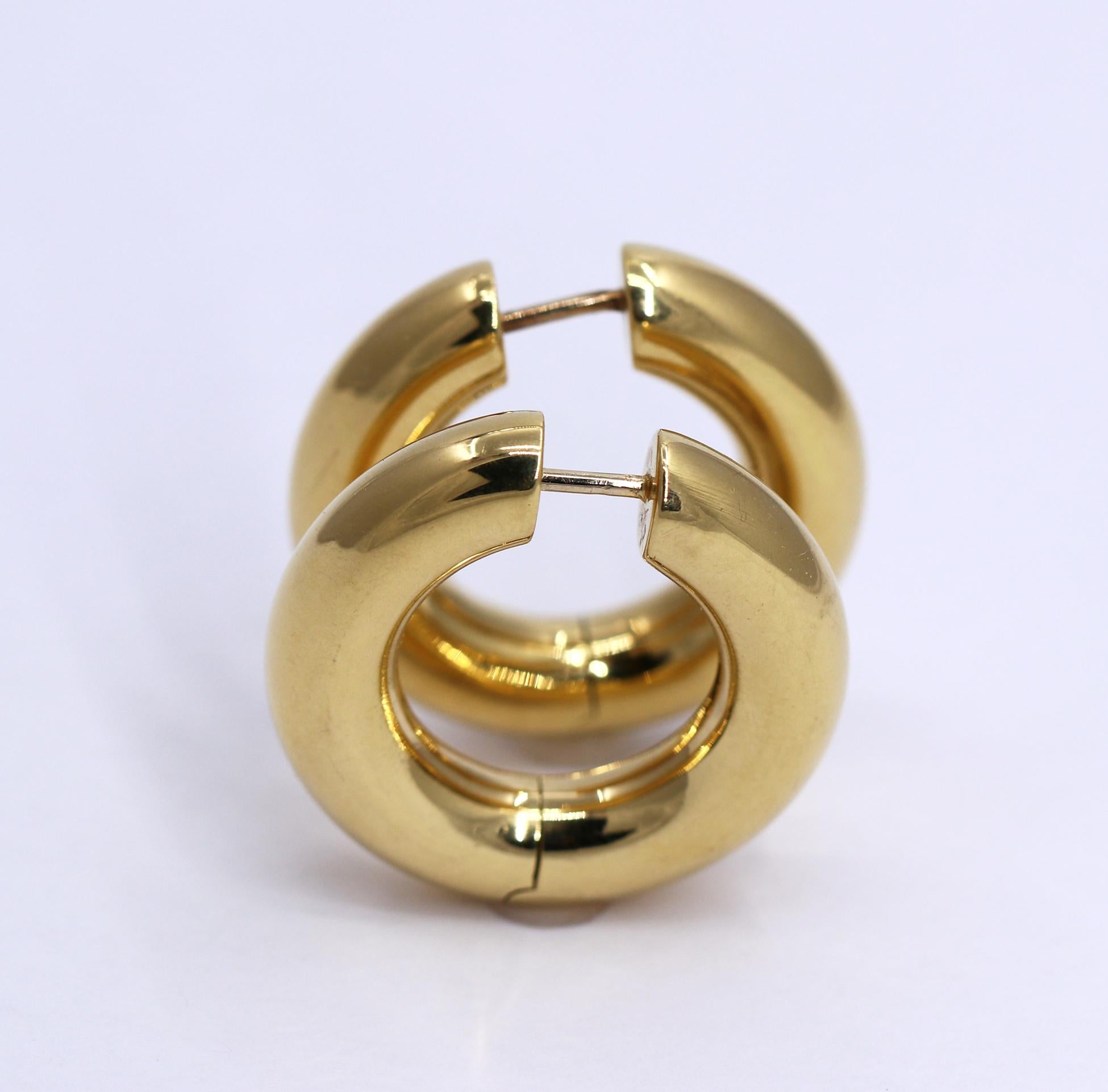 Tiffany & Co. Yellow Gold Hoop Earrings In Excellent Condition In Palm Beach, FL