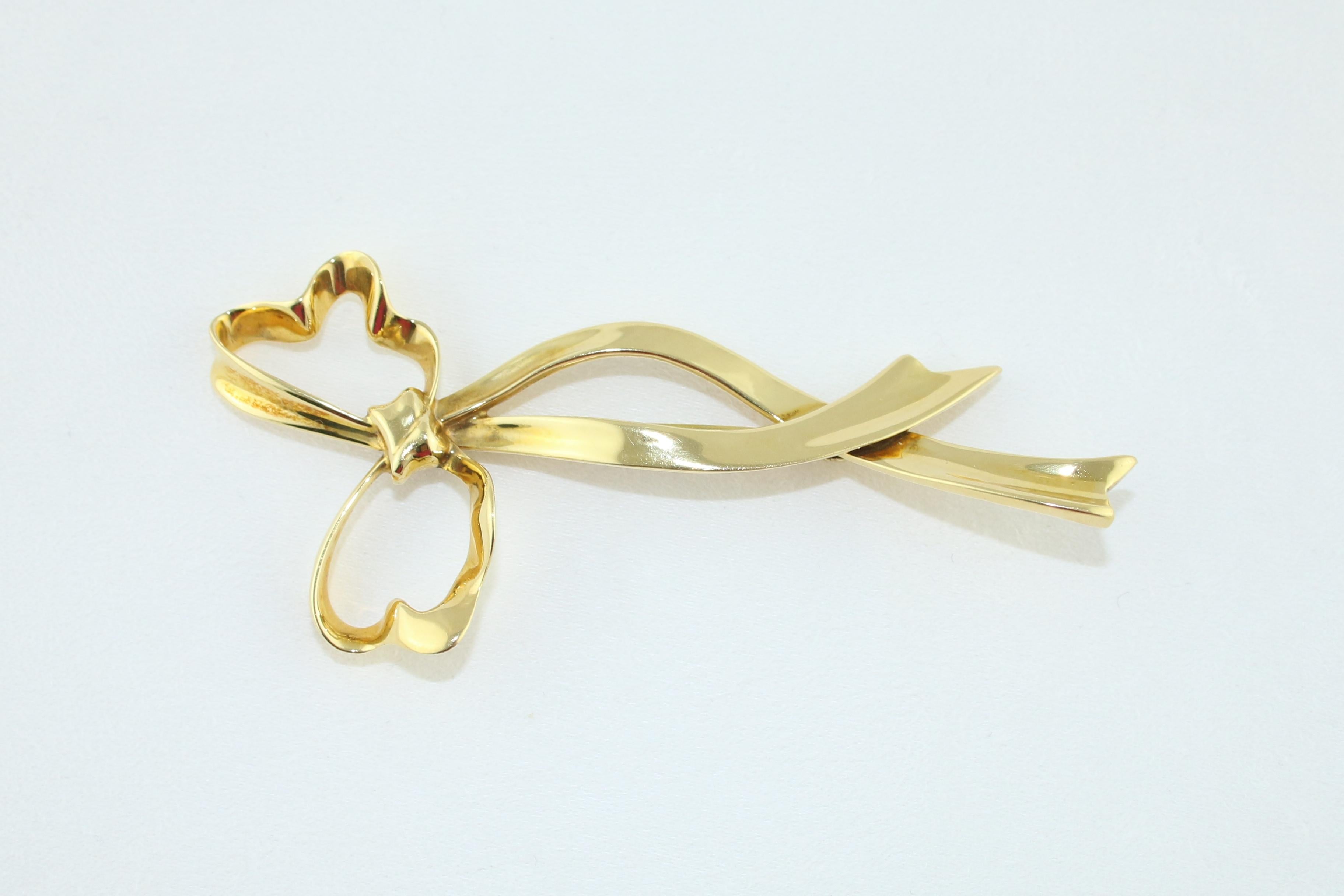 Contemporary Tiffany & Co. Yellow Gold Large Bow Brooch Pin For Sale