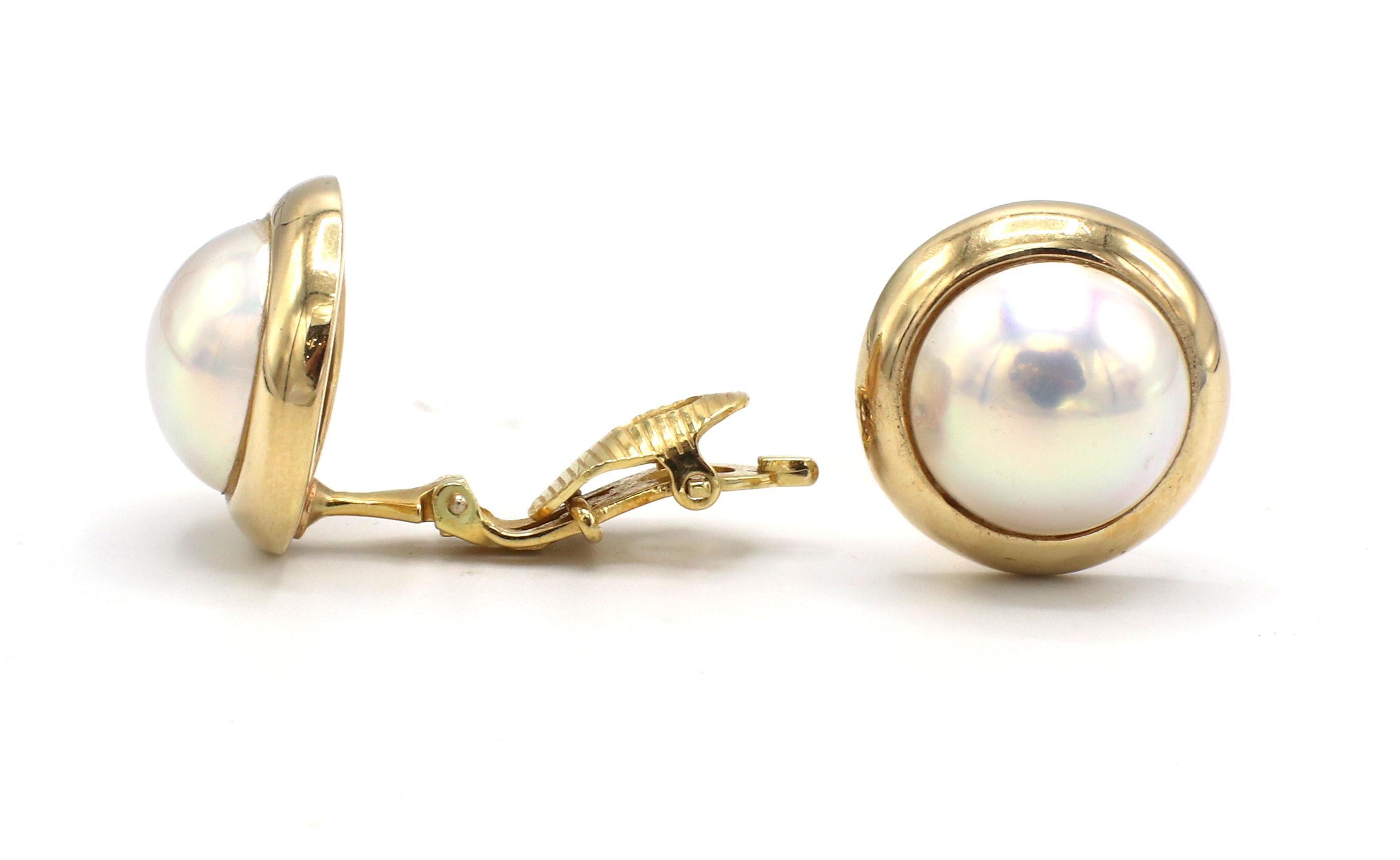 Tiffany & Co. Yellow Gold Mabe Pearl Dome Lever Back Earrings 
Metal: 14k & 18k yellow gold 
Weight: 12.55 grams
Diameter: 18mm
Pearls: 13mm diameter, 9mm height
Backs: Lever backs, (no post)

