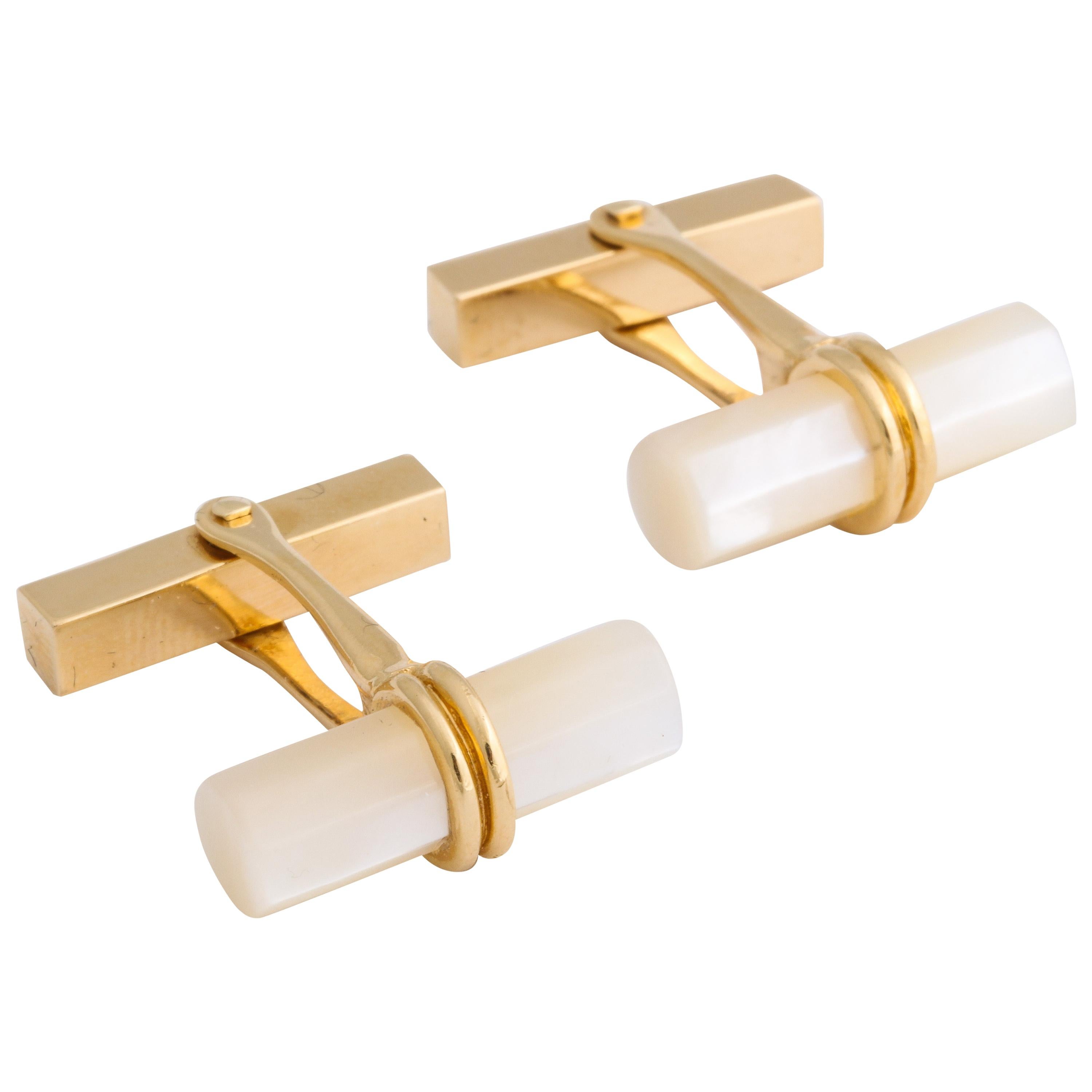 This marvelous Tiffany & Co. men's Cufflink and Dress Studs set is crafted in mother-of-pearl and yellow gold, and comes in its original box. It is marked 14K 585 and is in pristine condition. 

