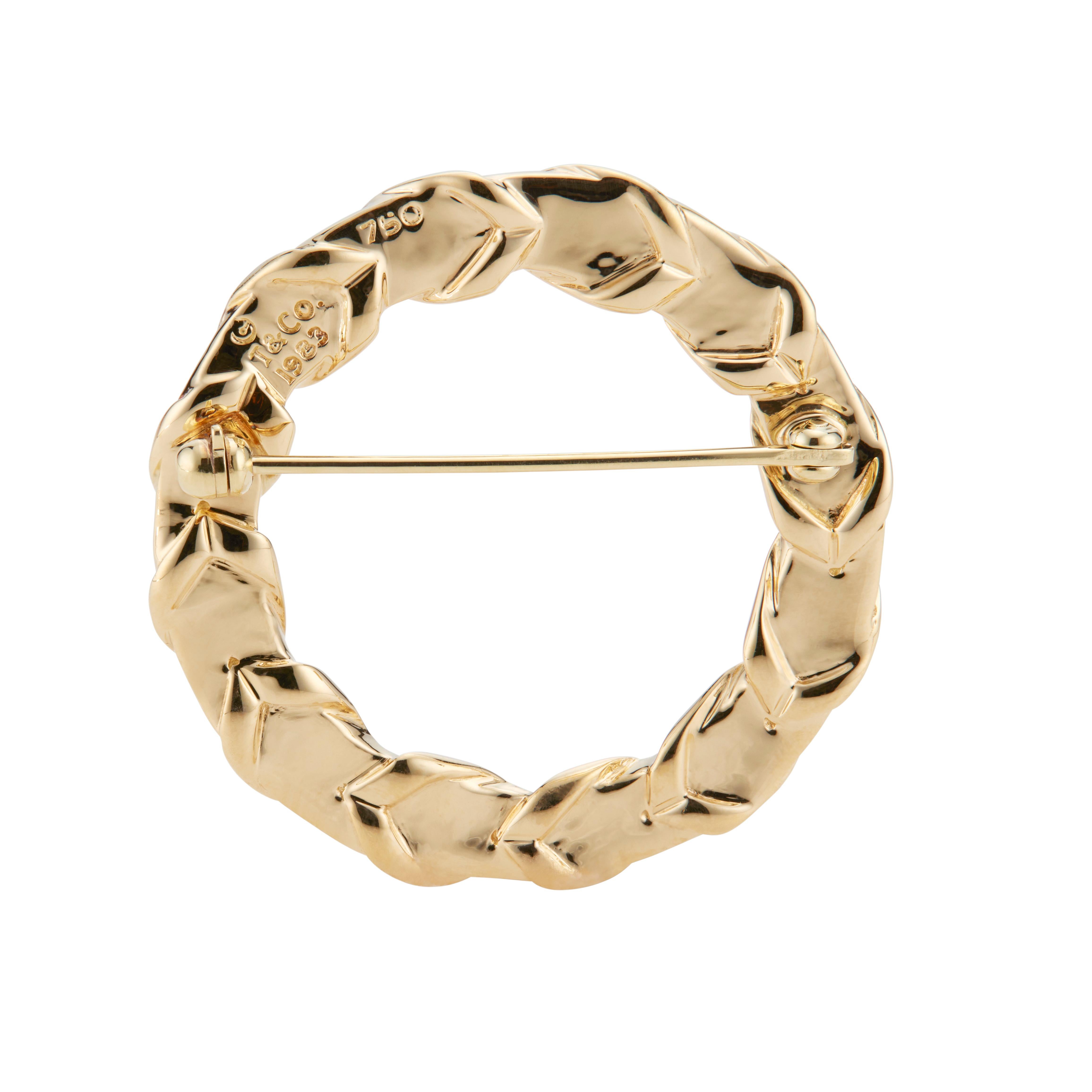 Tiffany & Co Broche couronne de couronne en or jaune à cercles ouverts Bon état - En vente à Stamford, CT