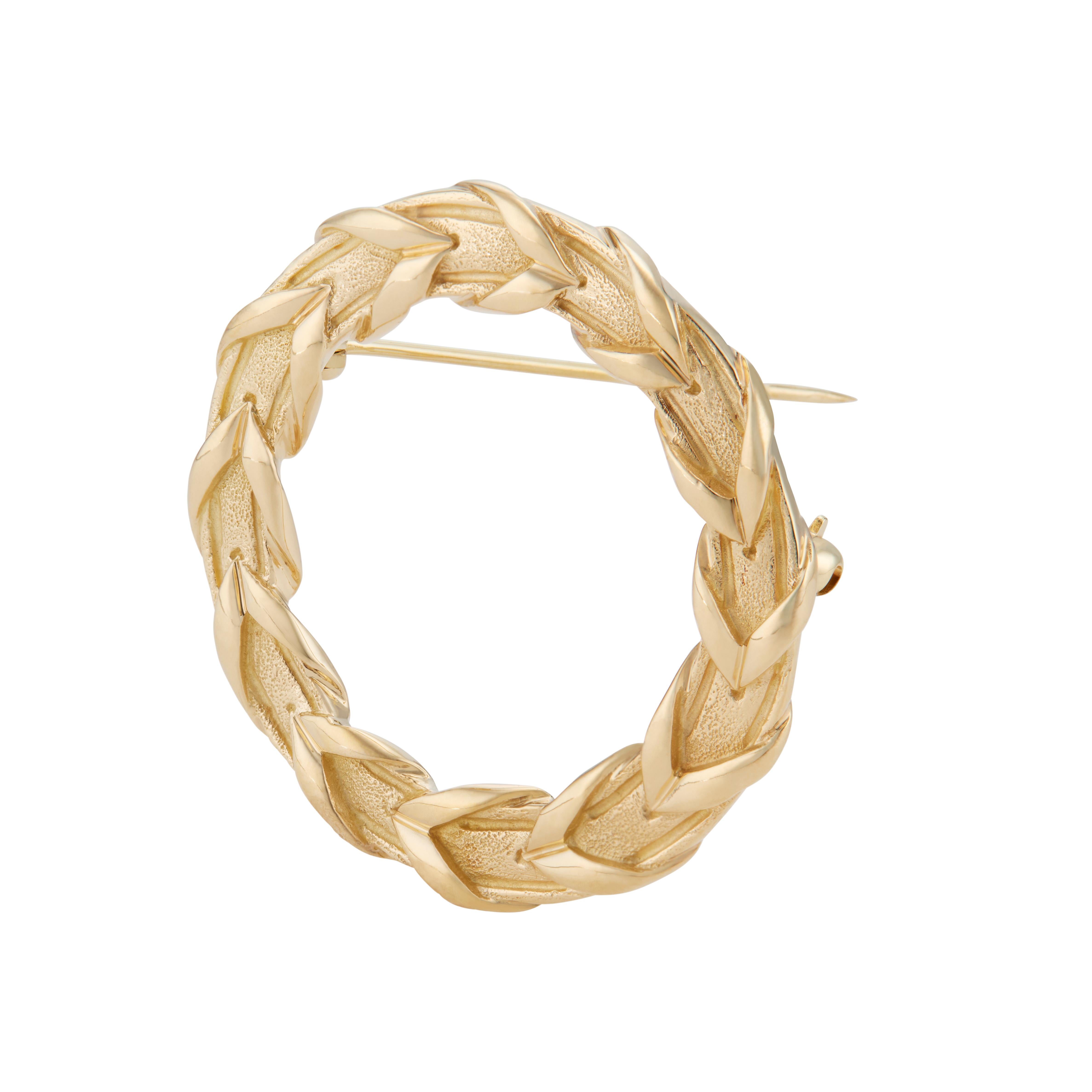 Tiffany & Co Broche couronne de couronne en or jaune à cercles ouverts Pour femmes en vente