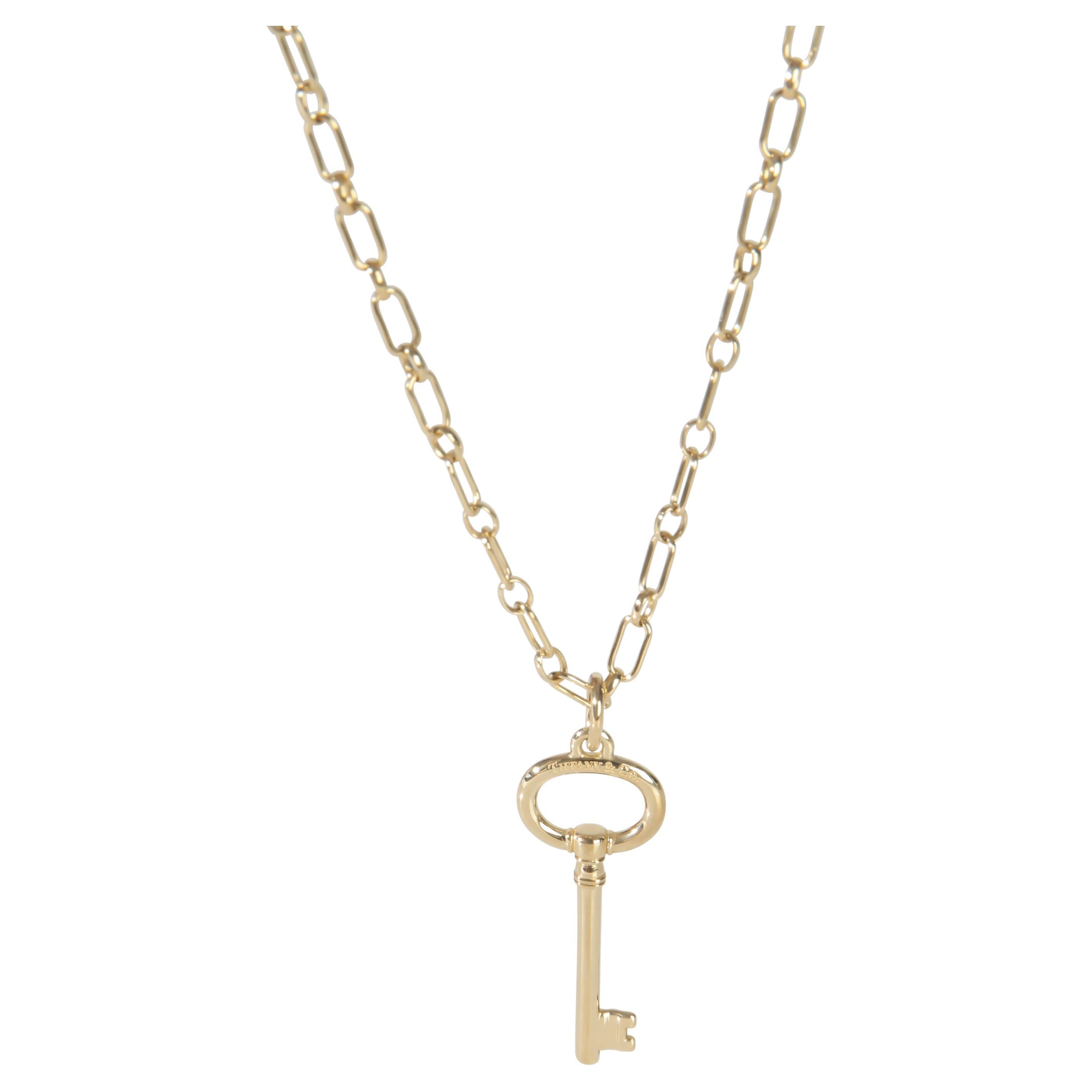 Tiffany 
Co. Yellow Gold  Oval Key Necklace en venta