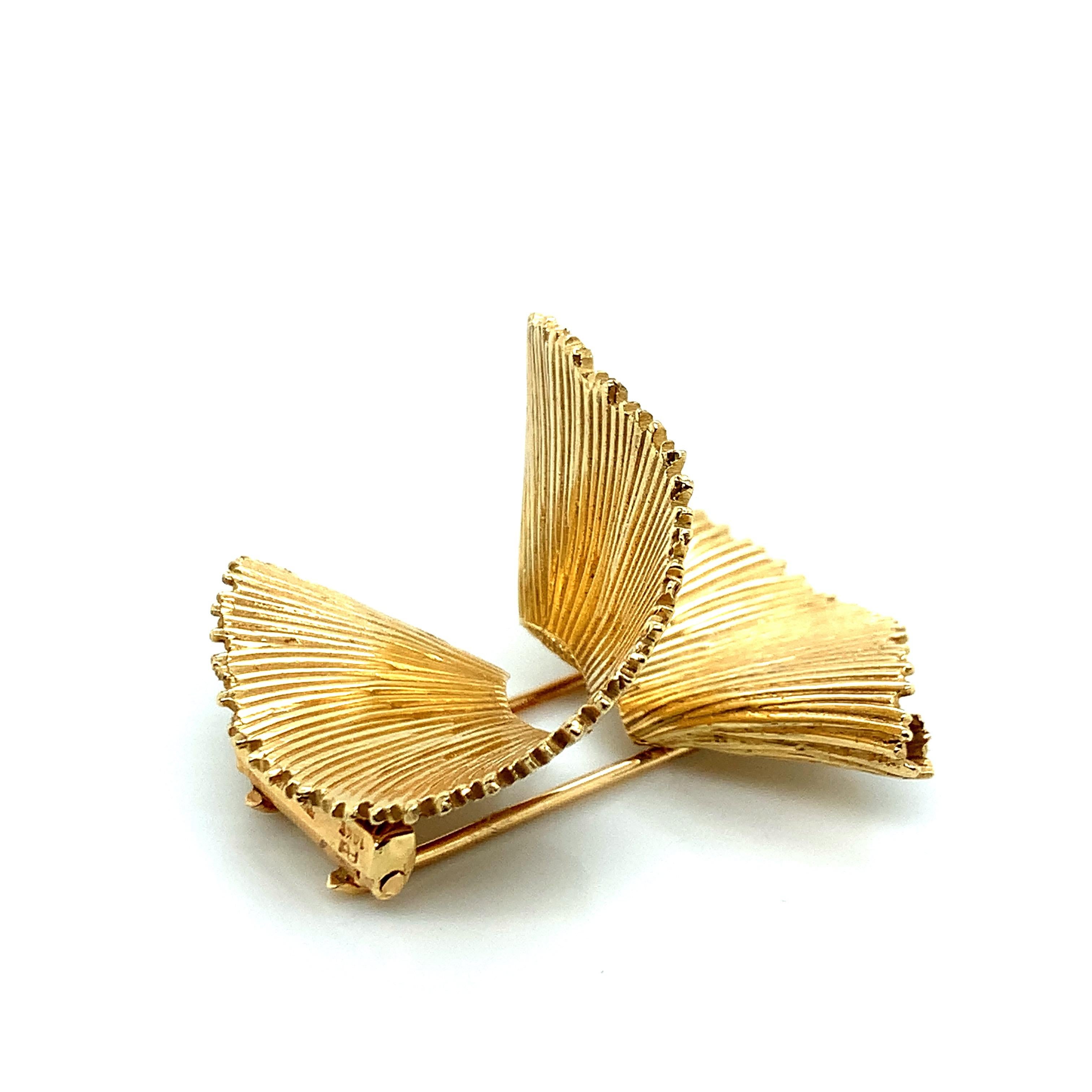 Tiffany & Co. Yellow Gold S Dress Clip In Excellent Condition For Sale In New York, NY