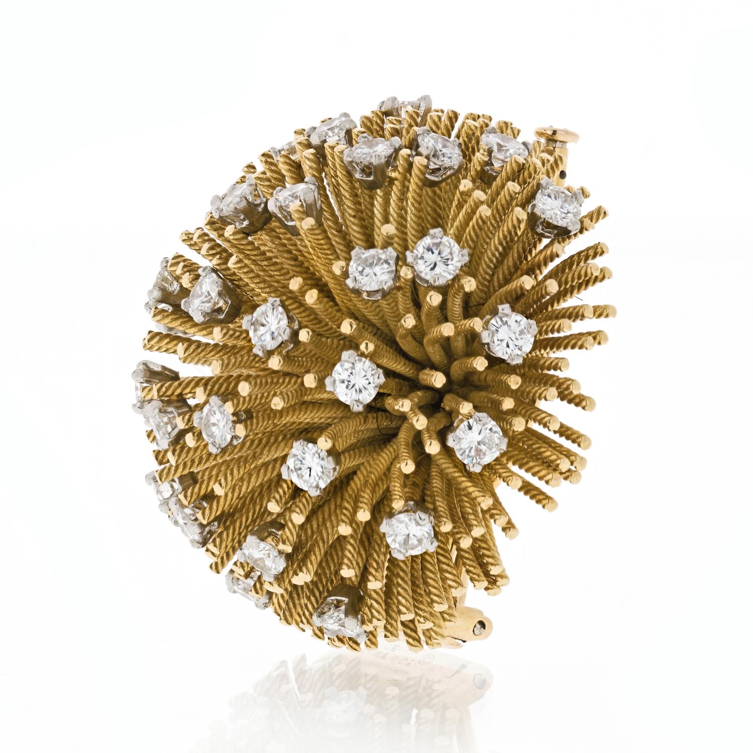 18K yellow gold vintage Tiffany & Co. sea urchin brooch with 3.41 carats of round brilliant diamonds and double stick pin closure. Circa 1960s.

Measurements: Length 1.3