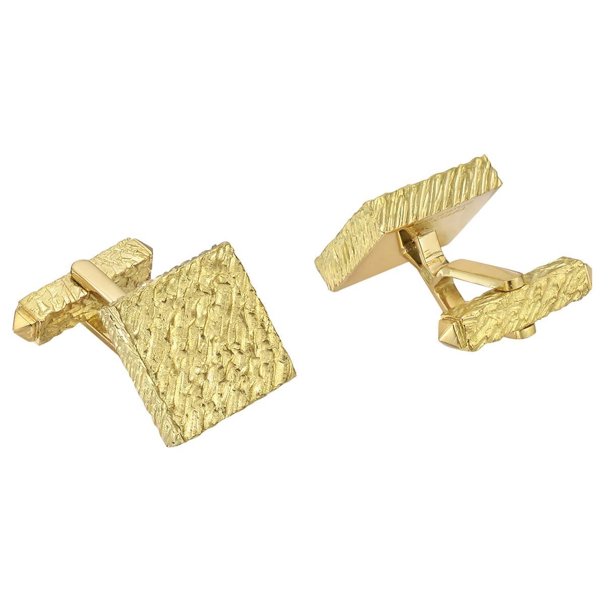 Square-shaped cufflinks in textured and polished 18k yellow gold, secured by bar-shaped leverbacks, the square fronts measuring approximately 15 x 15mm, marked 'BELGIUM' and 'TIFFANY & CO'.

