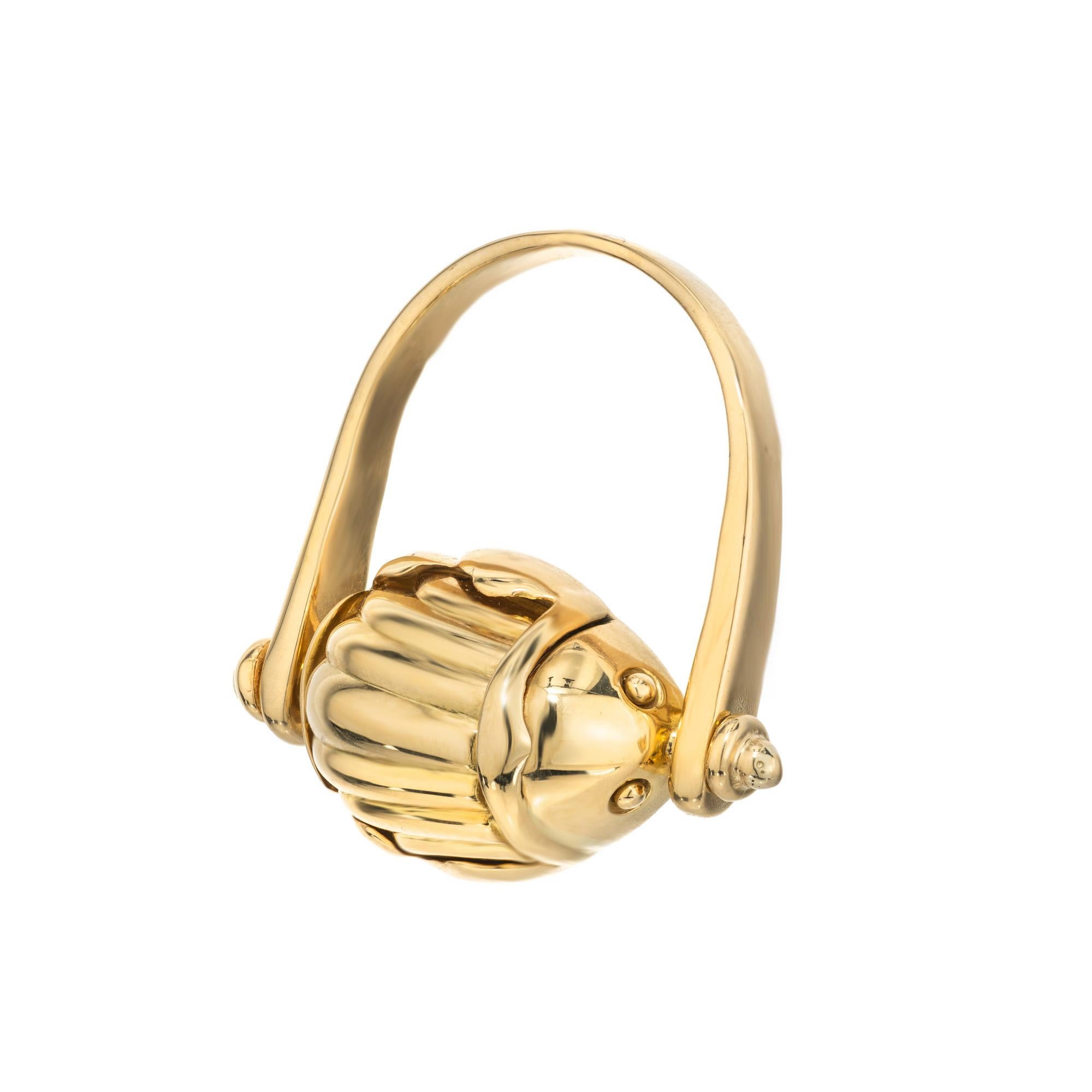 Tiffany & Co. Anillo Escarabajo Giratorio de Oro Amarillo en Excelente estado para la venta en Stamford, CT