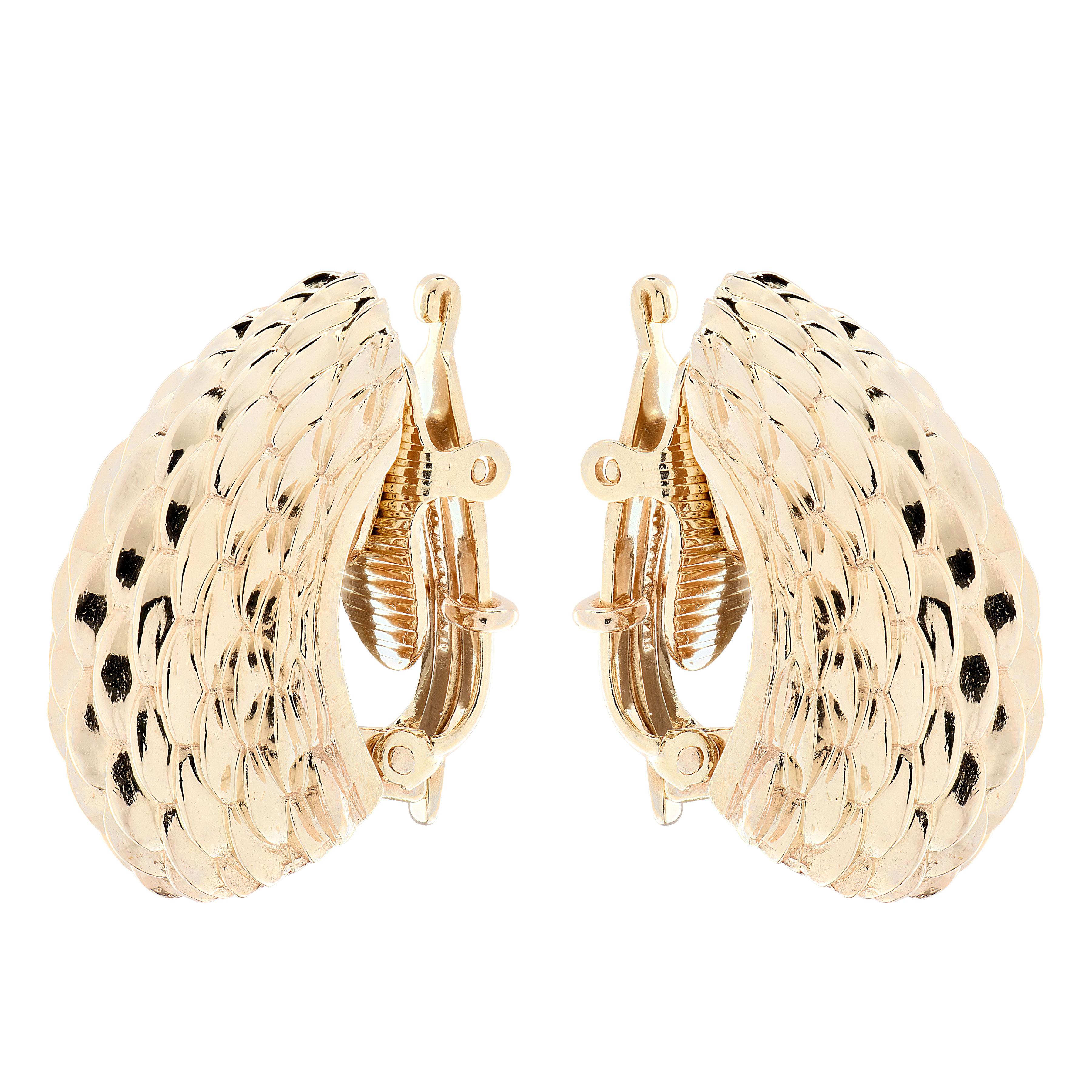 Tiffany & Co. Pendientes Cúpula Texturizados Oro Amarillo en venta 1