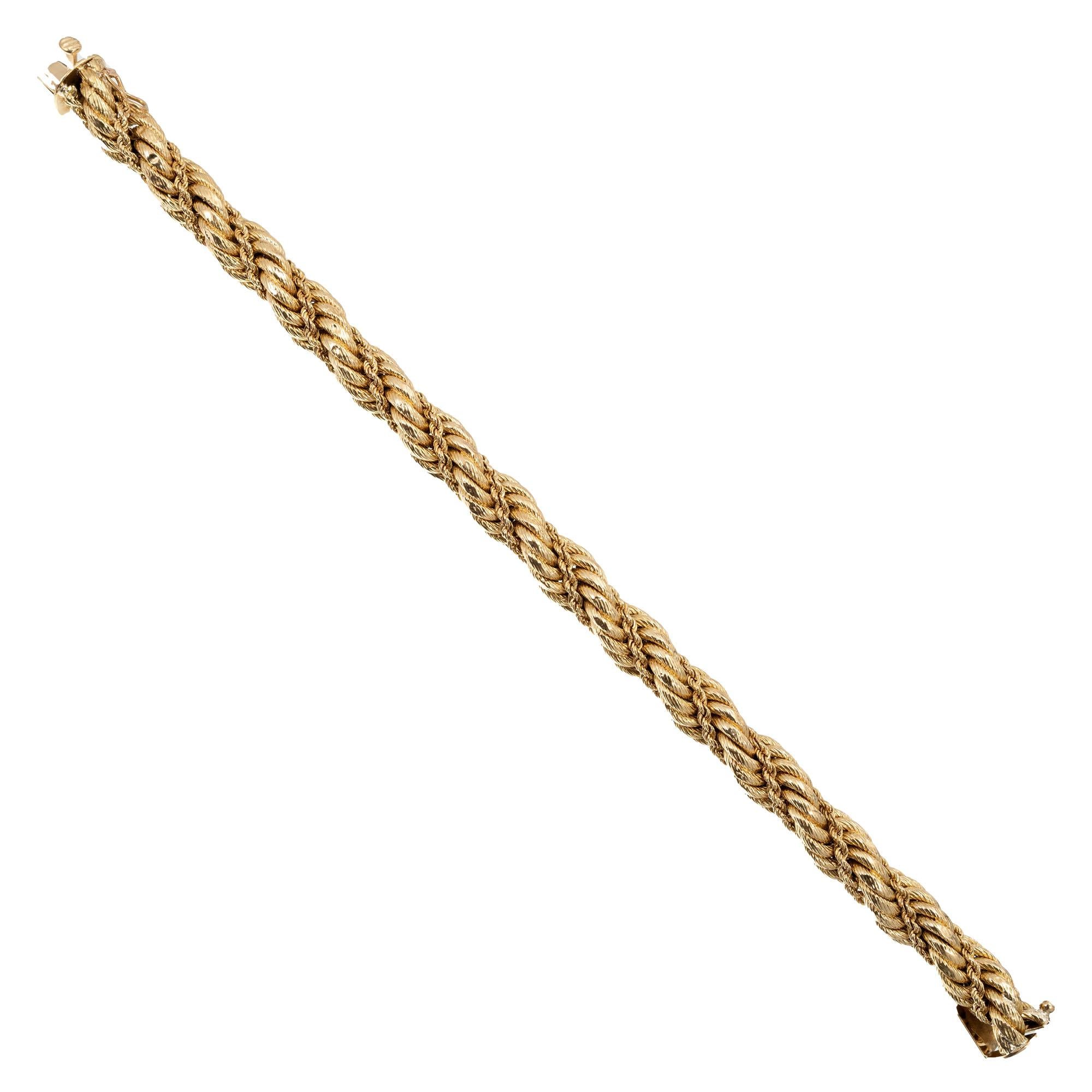 Tiffany & Co double twisted rope design 18k yellow gold bracelet. Large twisted rope accentuated by an intertwined with a smaller, thinner twisted rope. 

18k yellow gold 
Stamped: 18k Italy
Hallmark: Tiffany & Co
29.8 grams
Bracelet: 8