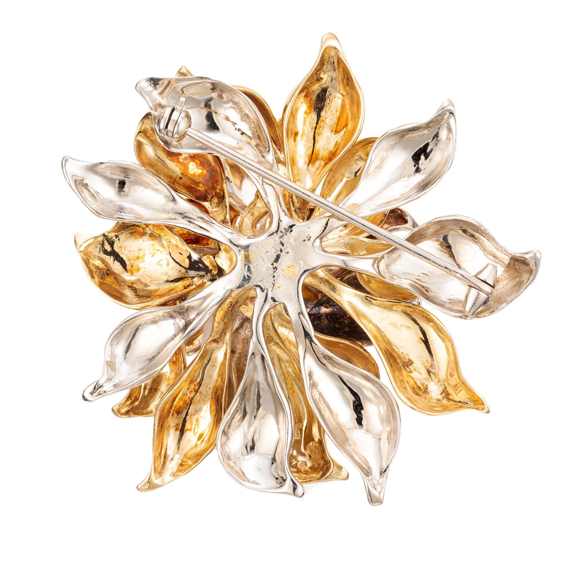 Tiffany & Co. Gelb-Weißgold-Blumenbrosche im Zustand „Hervorragend“ im Angebot in Stamford, CT