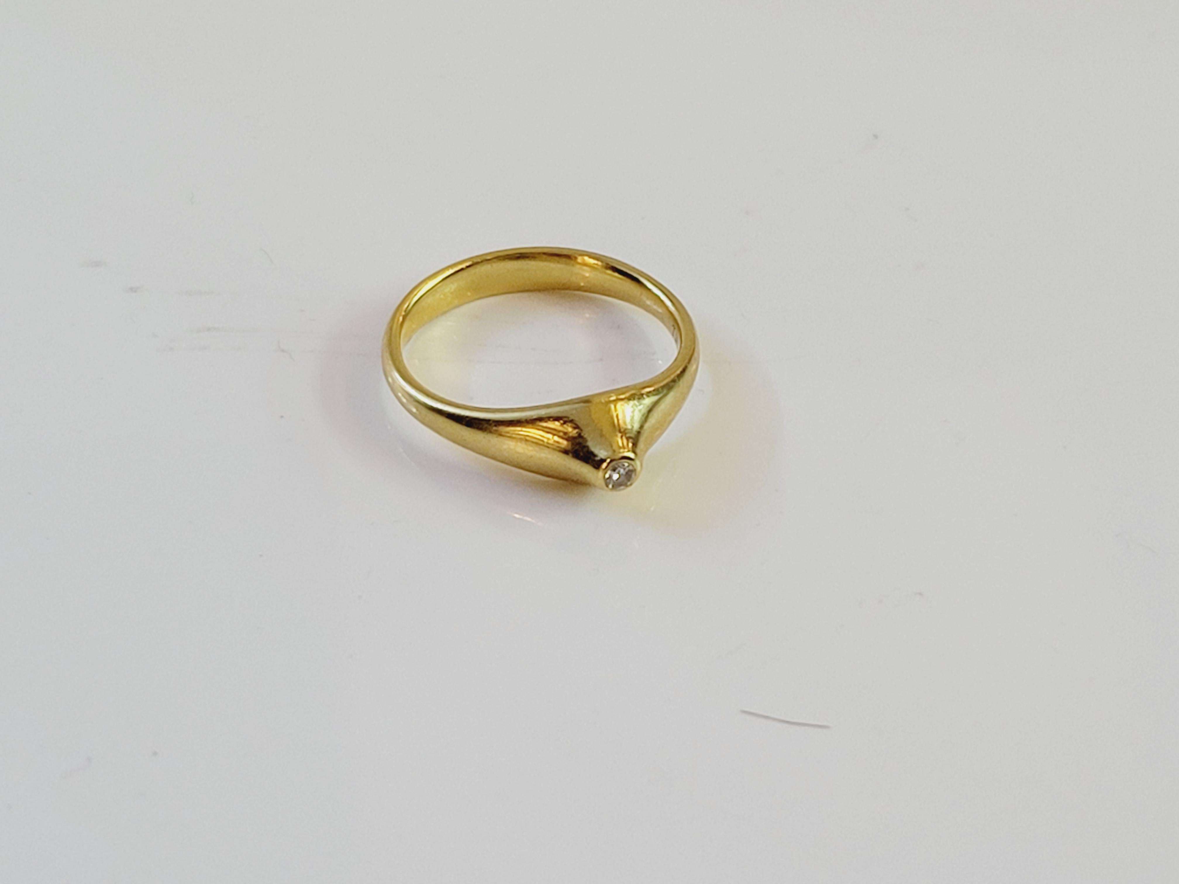 Brand Peretti  Tiffany & co   
18K Yellow gold
Mint condition
Ring Size 5
Ring width 3.0mm
Ring weight 3.9gr
Comes with Tiffany & co  ring box