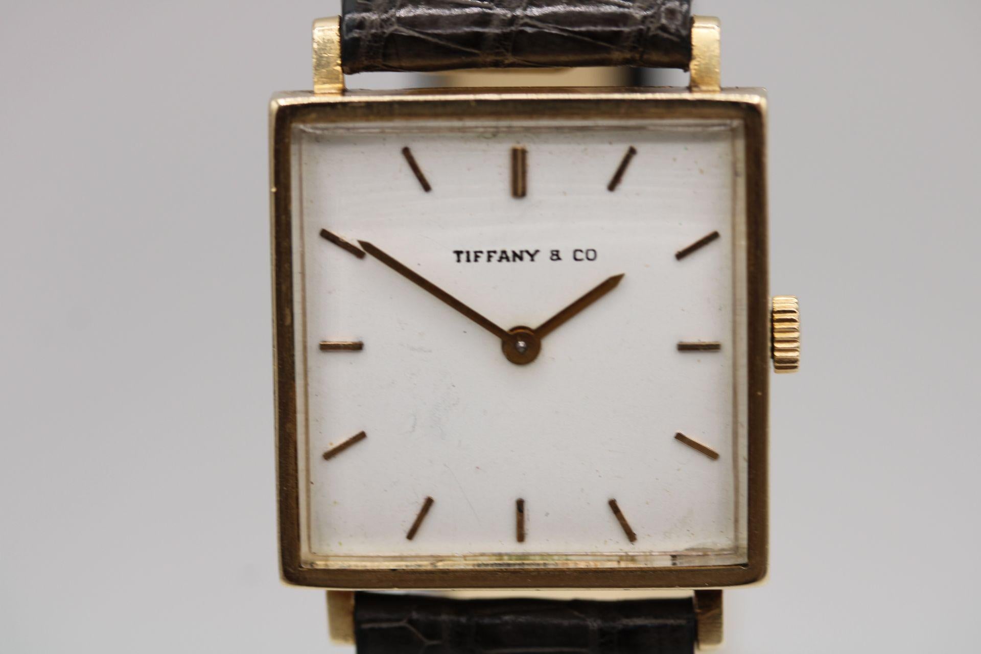 Uhr: Tiffany Cocktail-Uhr
Preis: £850.00
Lager-Nummer: CHW5244

Eine ungewöhnliche, stilvolle Tiffany-Cocktail-Uhr, die sich für eine Uhr ihres Alters in ausgezeichnetem Zustand befindet und einwandfrei funktioniert.

Das stählerne, aber vergoldete