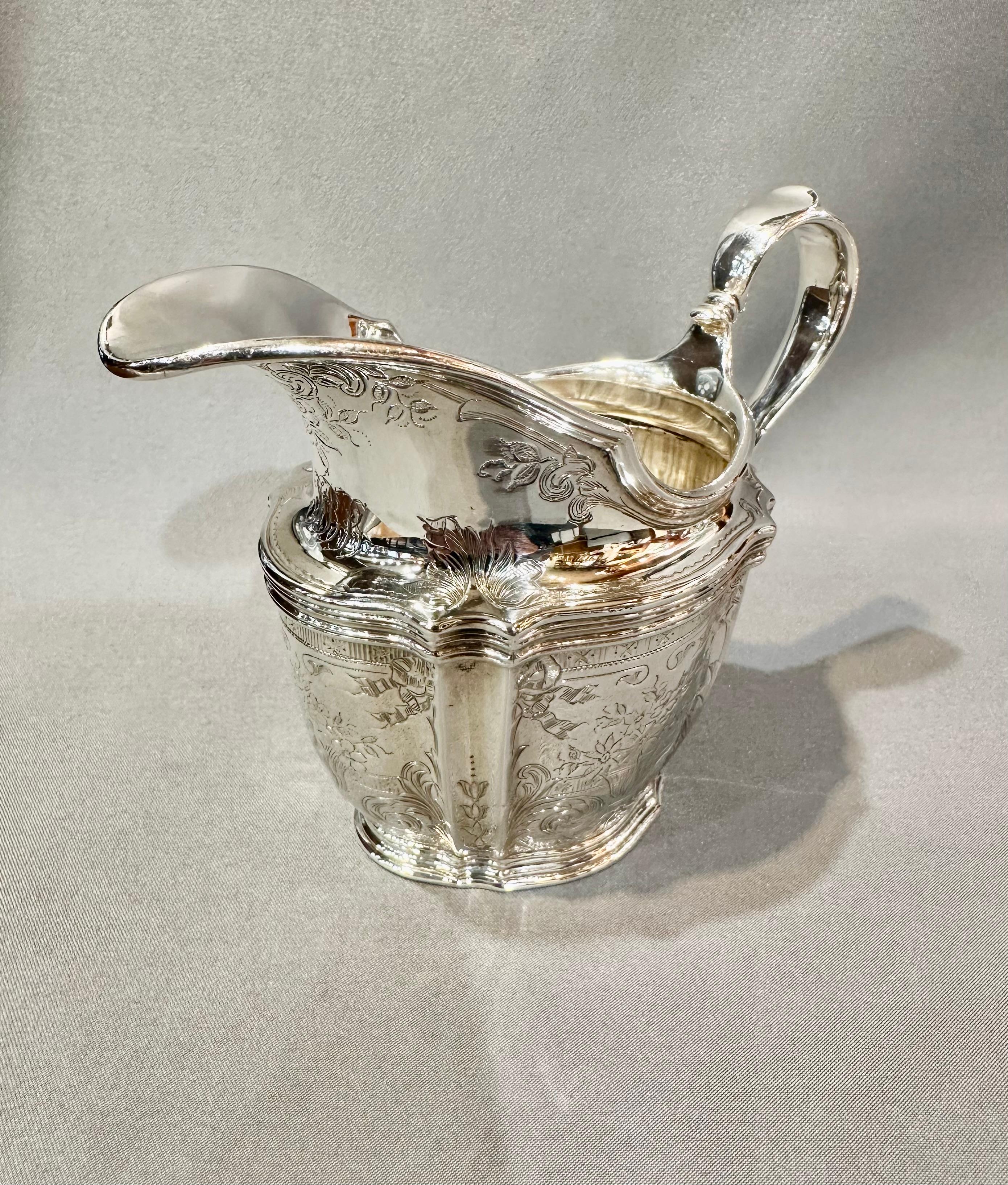 
Fabulous Regency Sterling Silver Coffee or Tea set. Made by Tiffany & Co. in New York. This set comprises 3 pieces: coffeepot/teapot, creamer, sugar.
In the celebrated pattern that is an American Classic, Fluted Serpentine Bodies and Capped Double