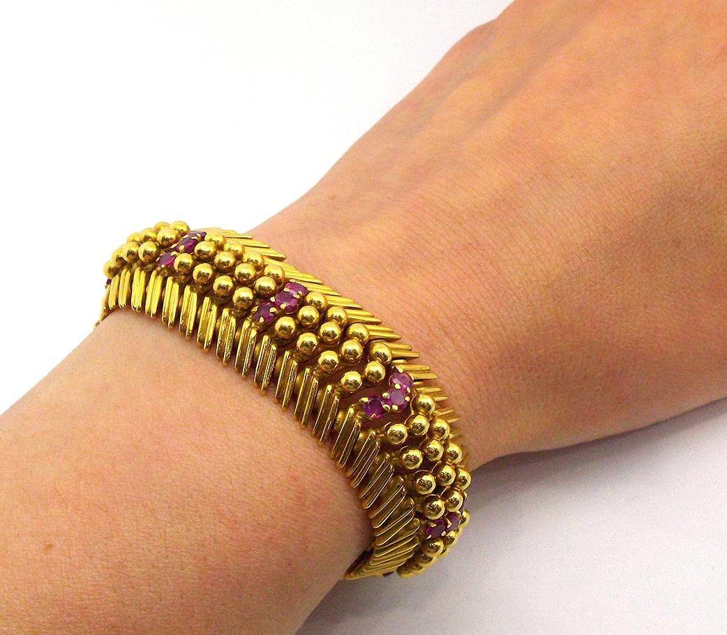 Tiffany & Company 18 Karat Yellow Gold Ruby Bracelet, circa 1950s In Good Condition For Sale In New York, NY