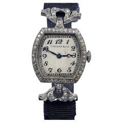 Tiffany & Company, montre-bracelet pour femme des années 1920 en platine et diamants