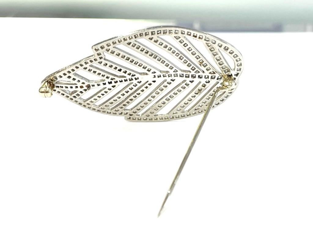 Tiffany & Company Broche de hoja de diamante auténtico 4,50 quilates Corte redondo en venta