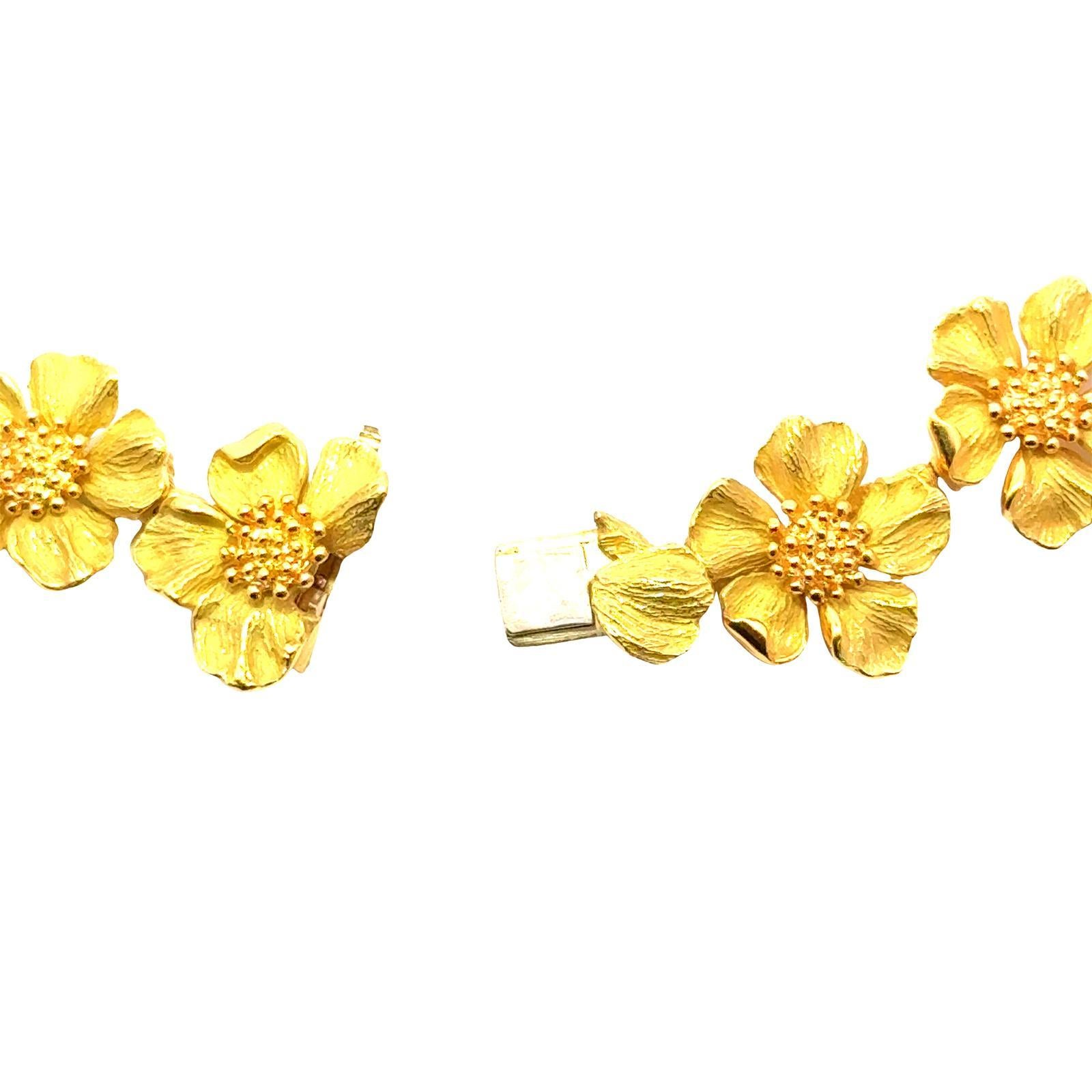 Women's Tiffany & Company Classics Wild Rose Dogwood Flower 18KY Gold Vintage Necklace.