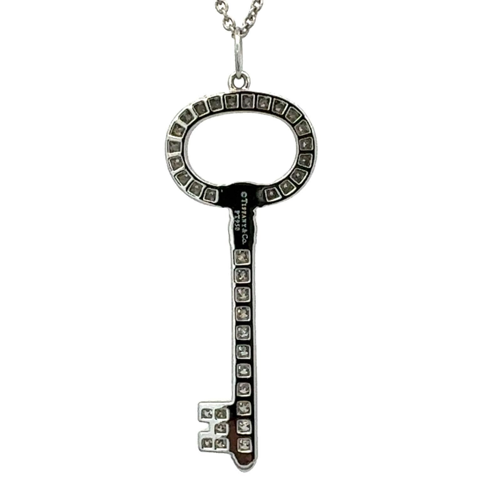 Halskette mit ovalem Schlüsselanhänger aus Platin mit Diamanten von Tiffany & Company Damen im Angebot
