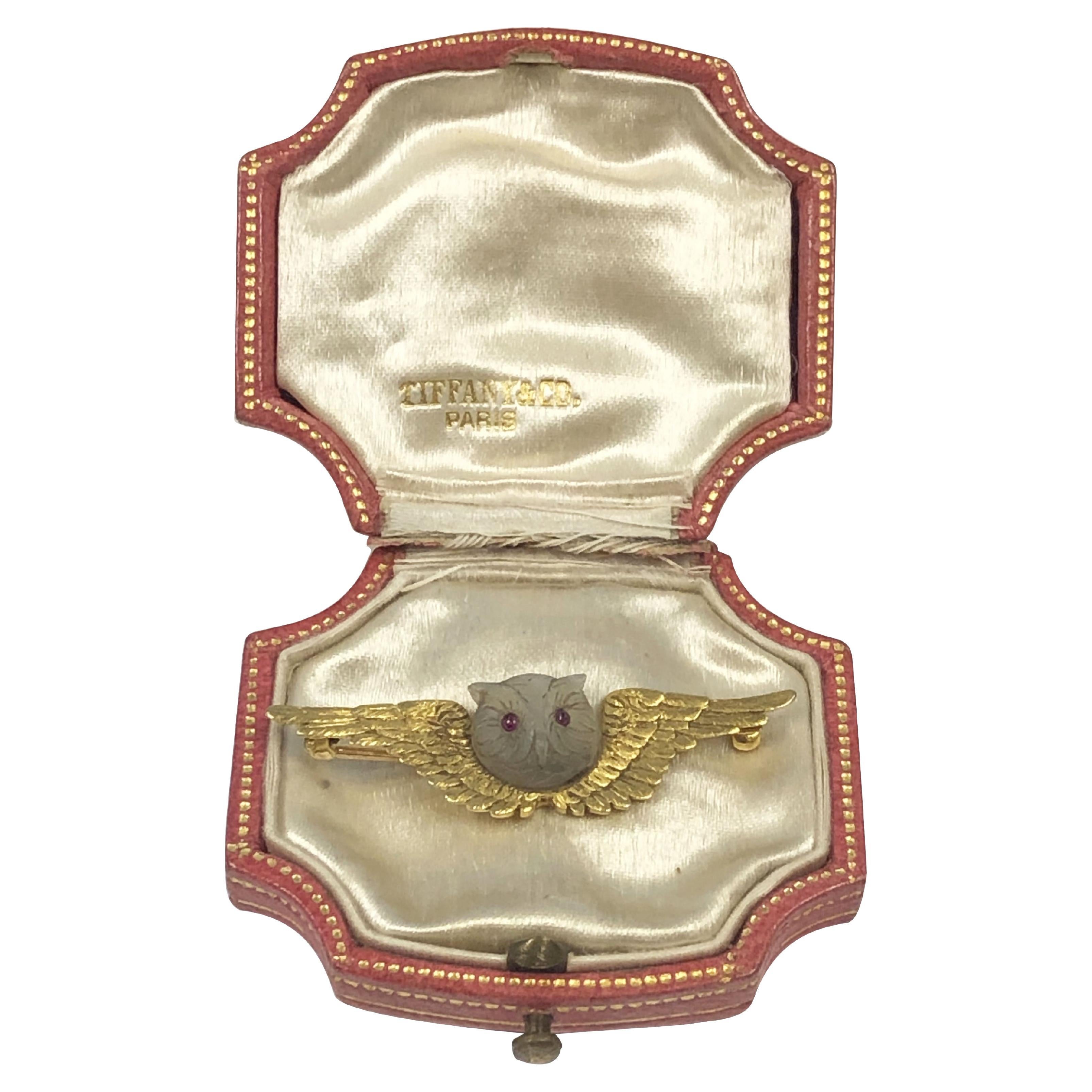 Tiffany & Company frühe 1900 Gold und Mondstein geschnitzt Eule Brosche im Angebot