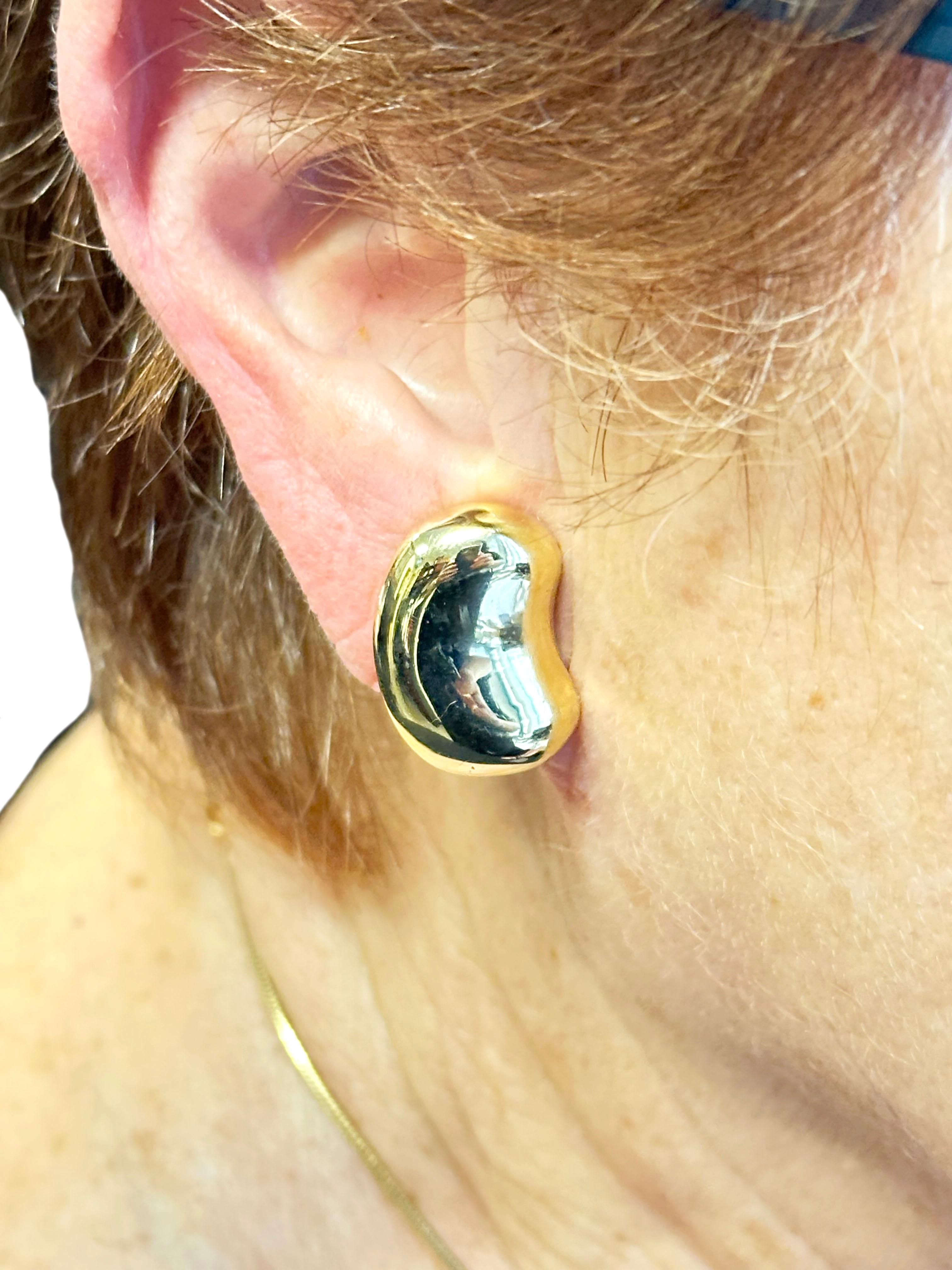 Tiffany & Company Elsa Peretti Iconic Large Gold Bean Earrings In Excellent Condition In Chicago, IL