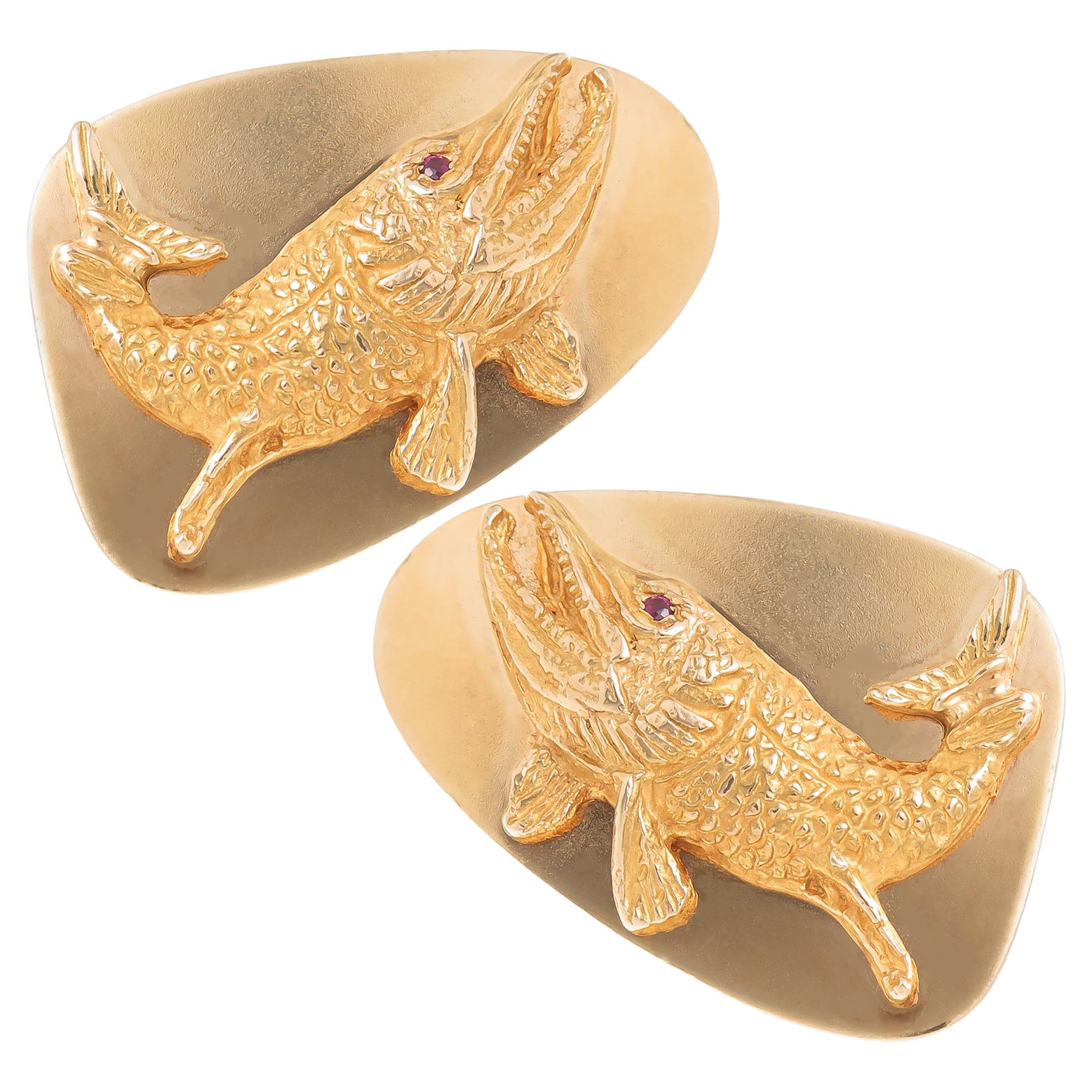Tiffany & Company Large Yellow Gold Fish Cuff Links For Sale