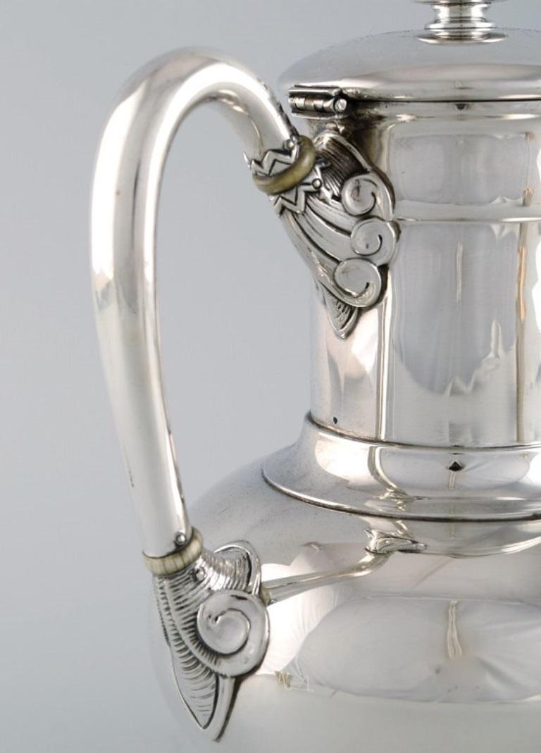 19th Century Tiffany & Company (New York). Coffee pot in sterling silver. Classicist style.
